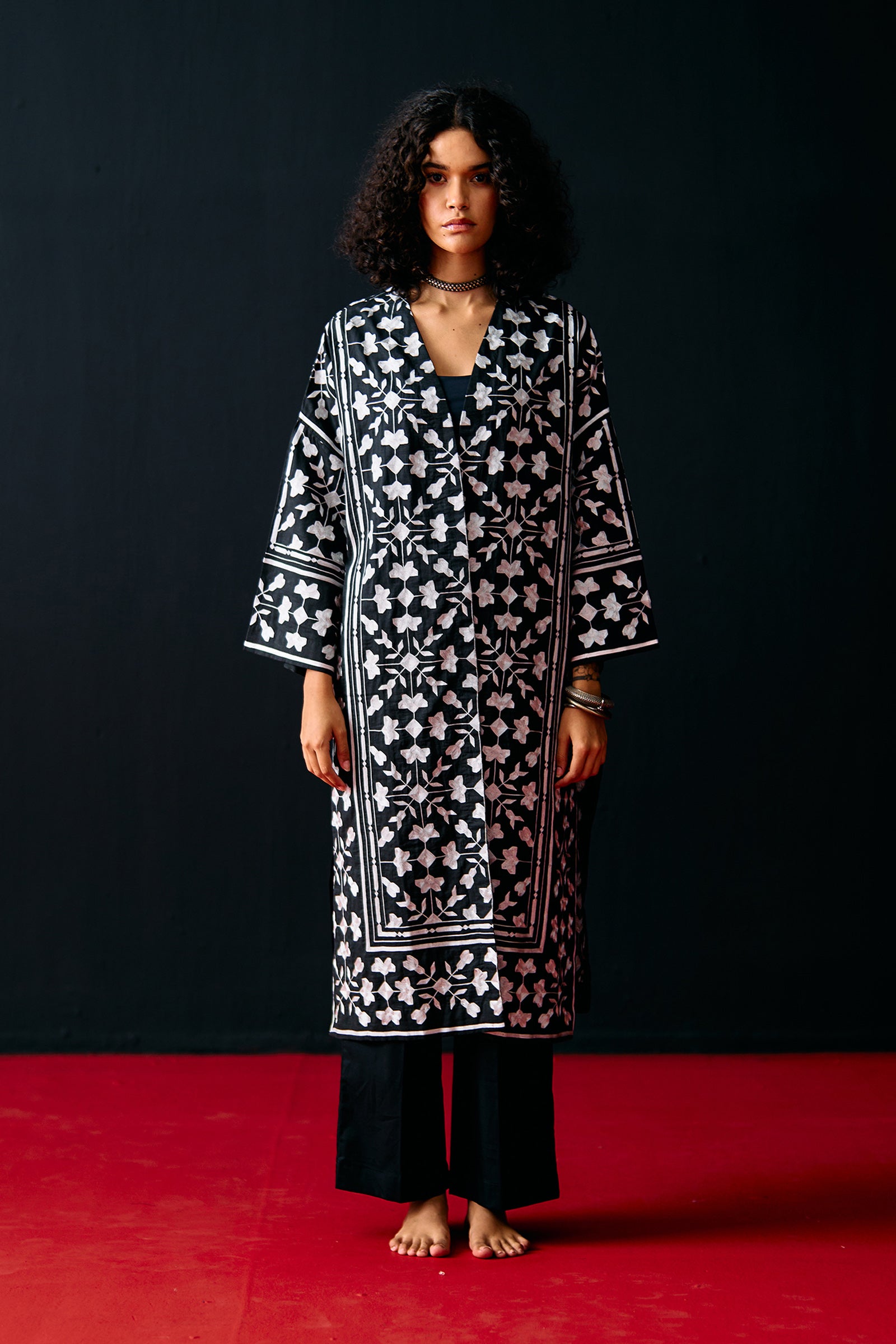 BLACK ALL-OVER FLORAL THREAD JACKET