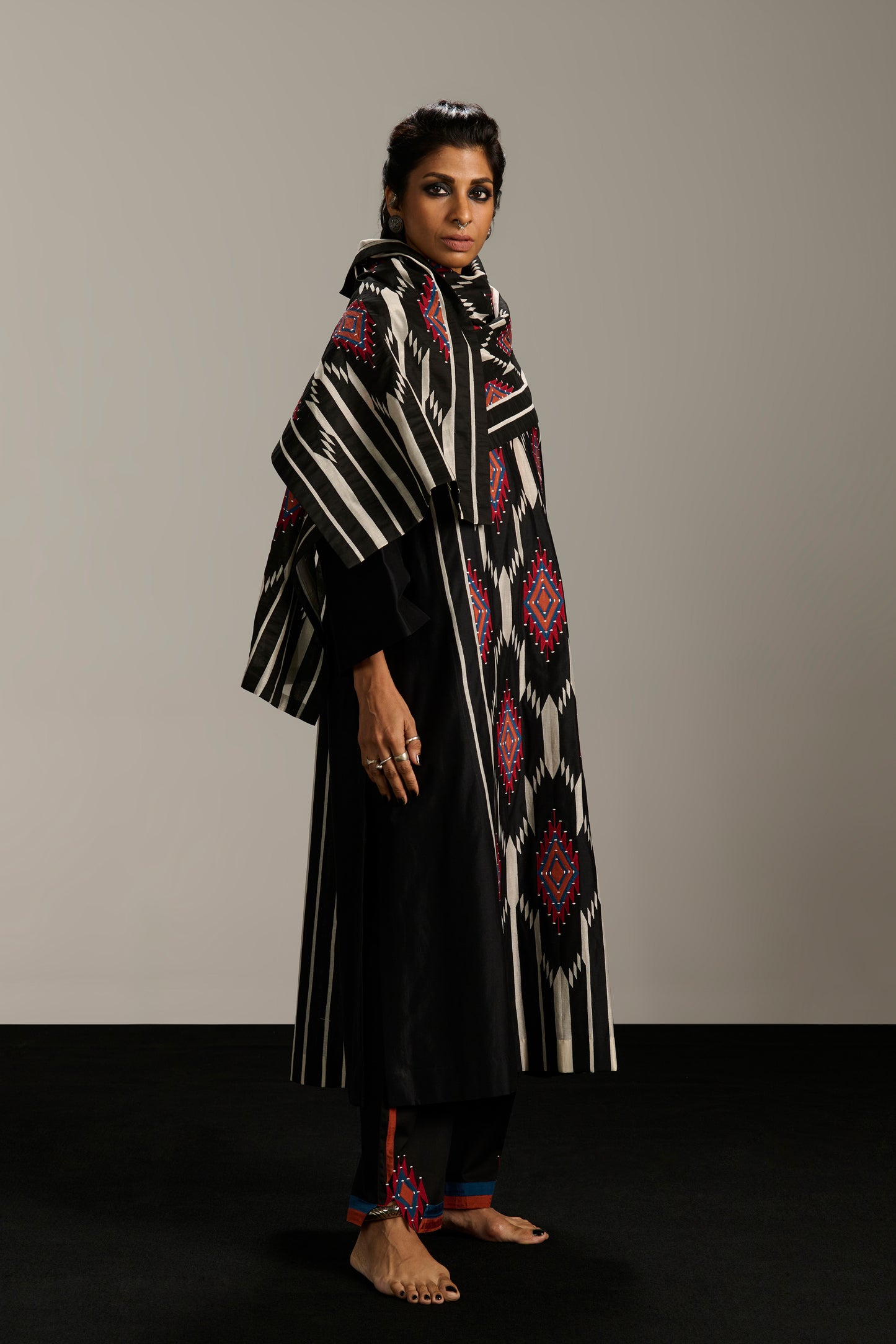 APPLIQUE' AND CUTWORK SCARF