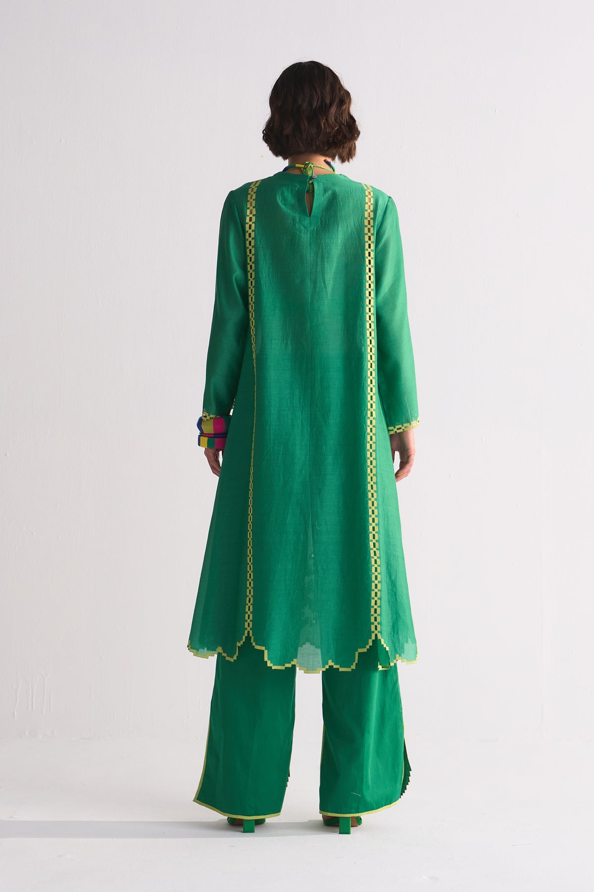 FLORAL SCALLOP APPLIQUE' KAMEEZ