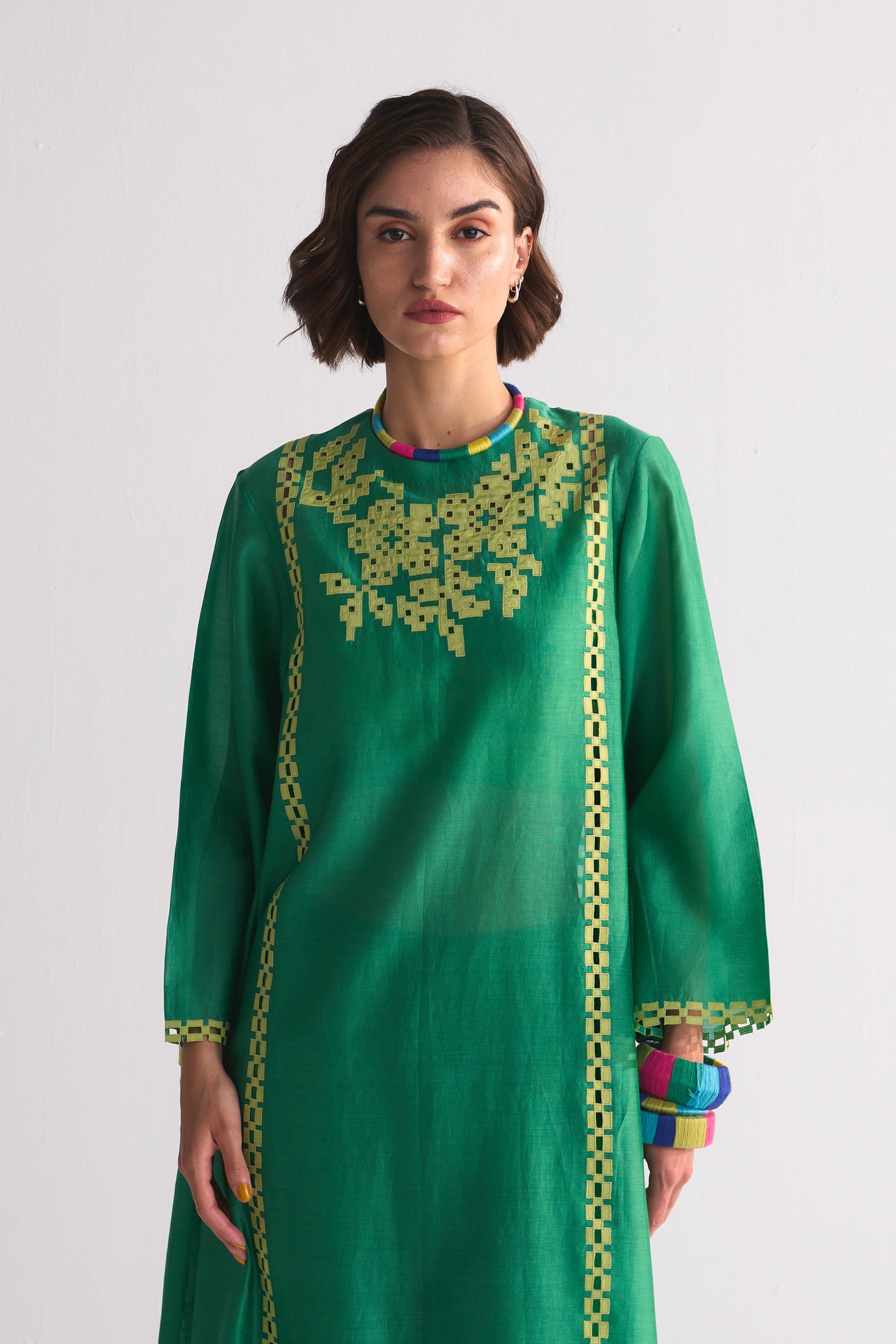 FLORAL SCALLOP APPLIQUE' KAMEEZ