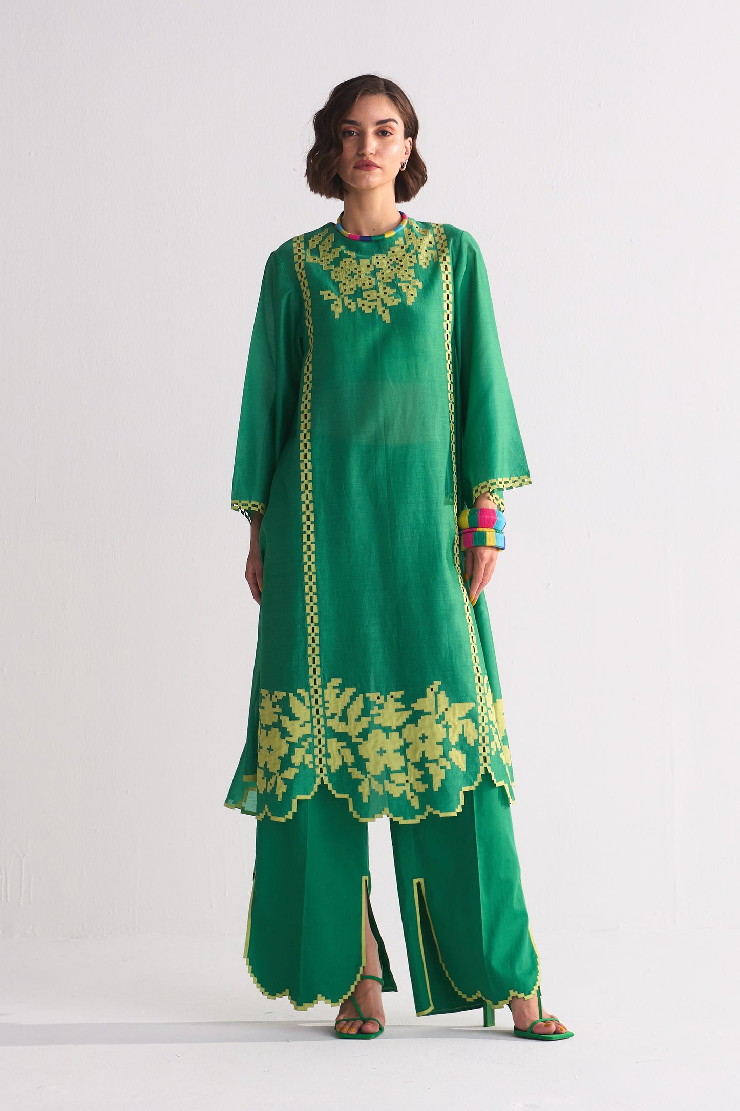 FLORAL SCALLOP APPLIQUE' KAMEEZ