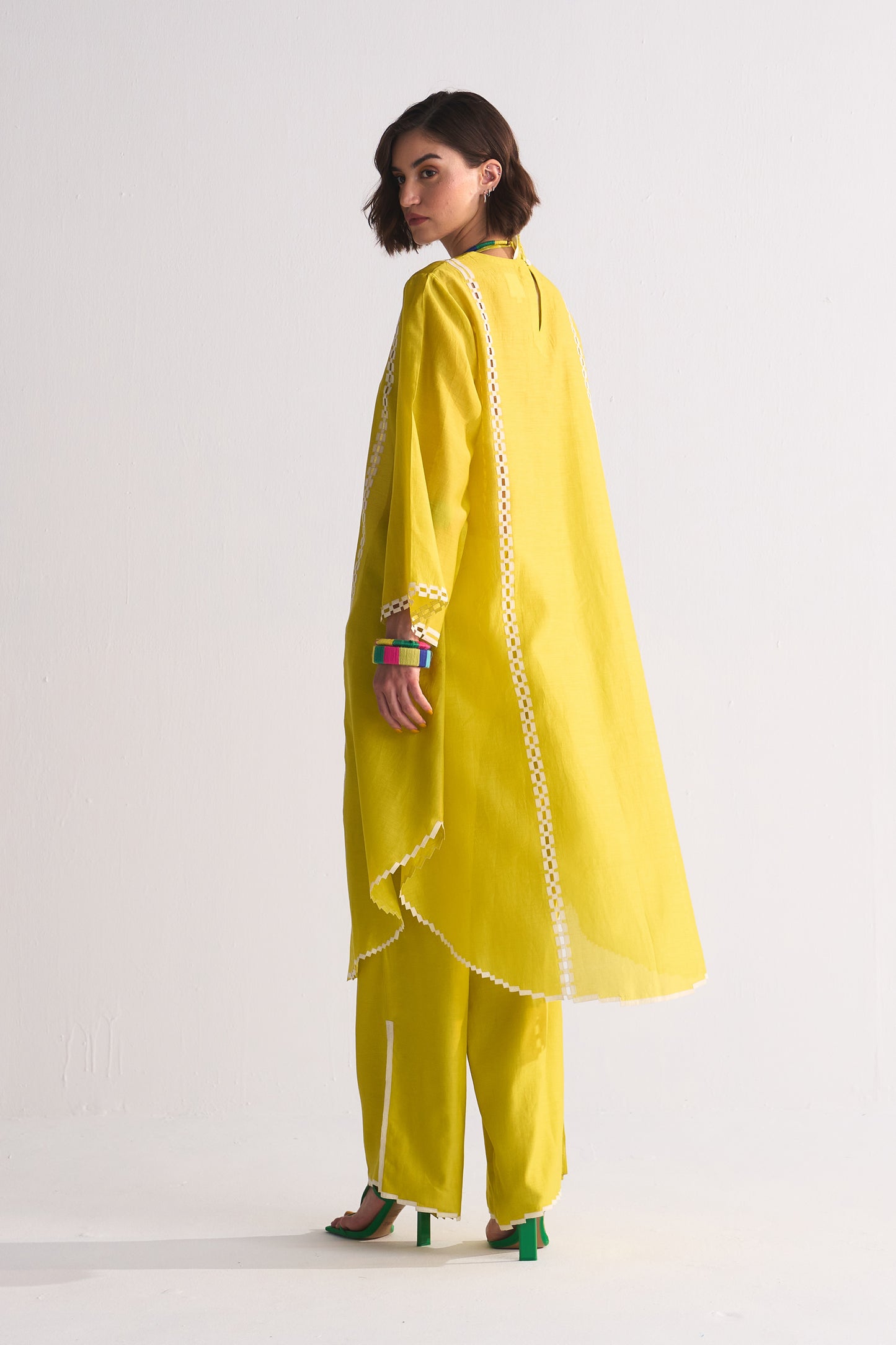 FLORAL NECK APPLIQUE' AND CUTWORK KAMEEZ