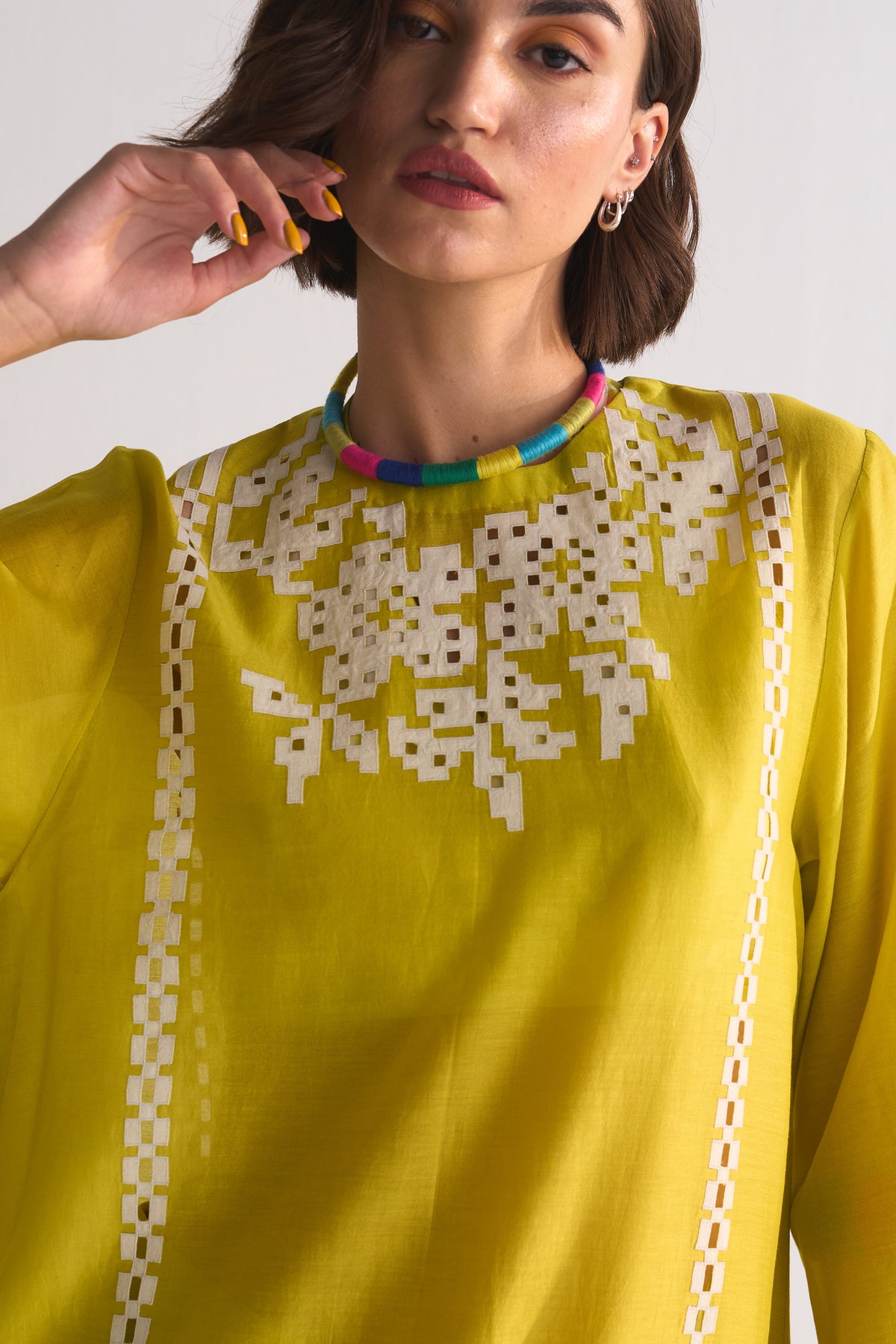 FLORAL NECK APPLIQUE' AND CUTWORK KAMEEZ