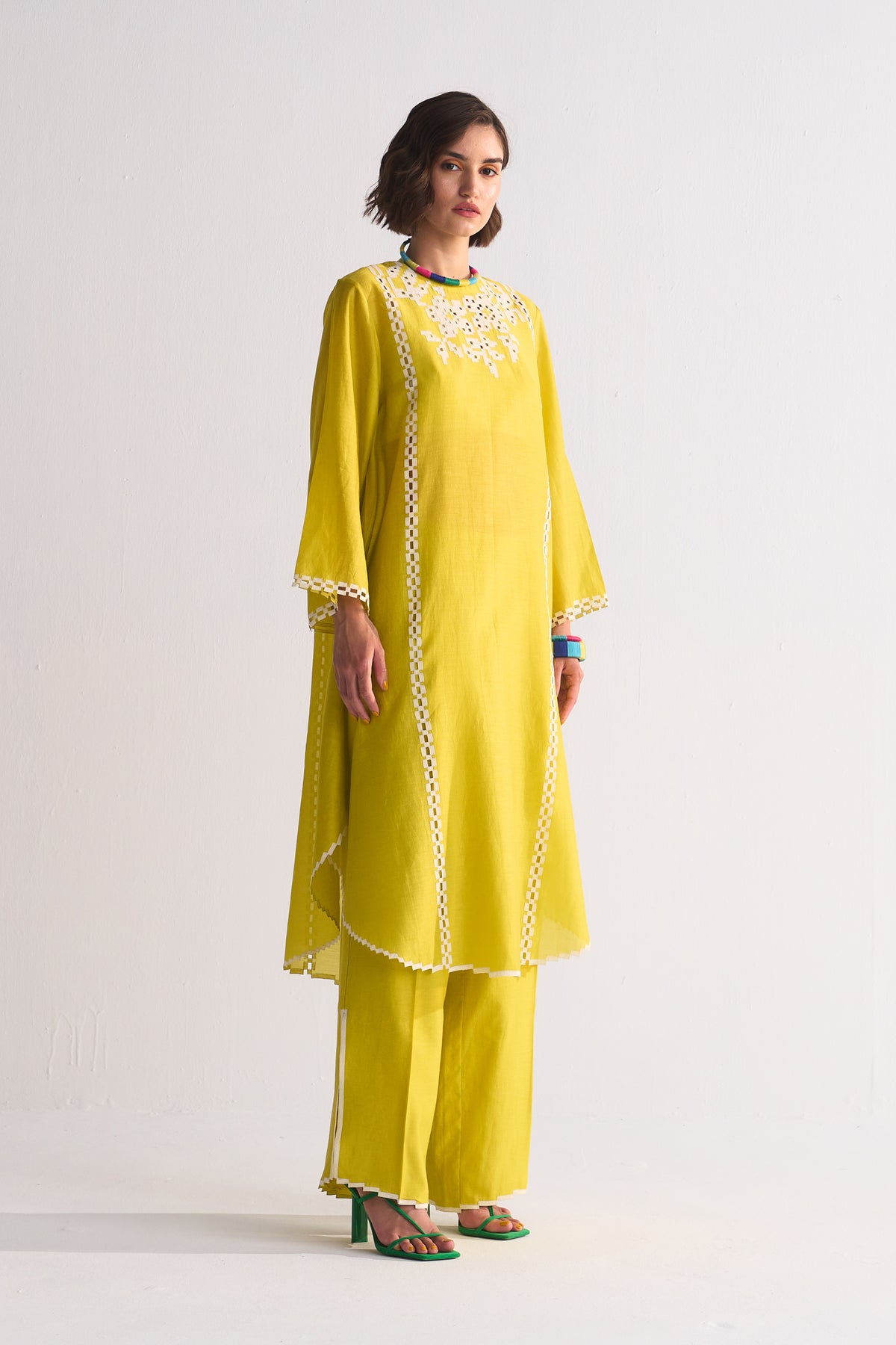 FLORAL NECK APPLIQUE' AND CUTWORK KAMEEZ