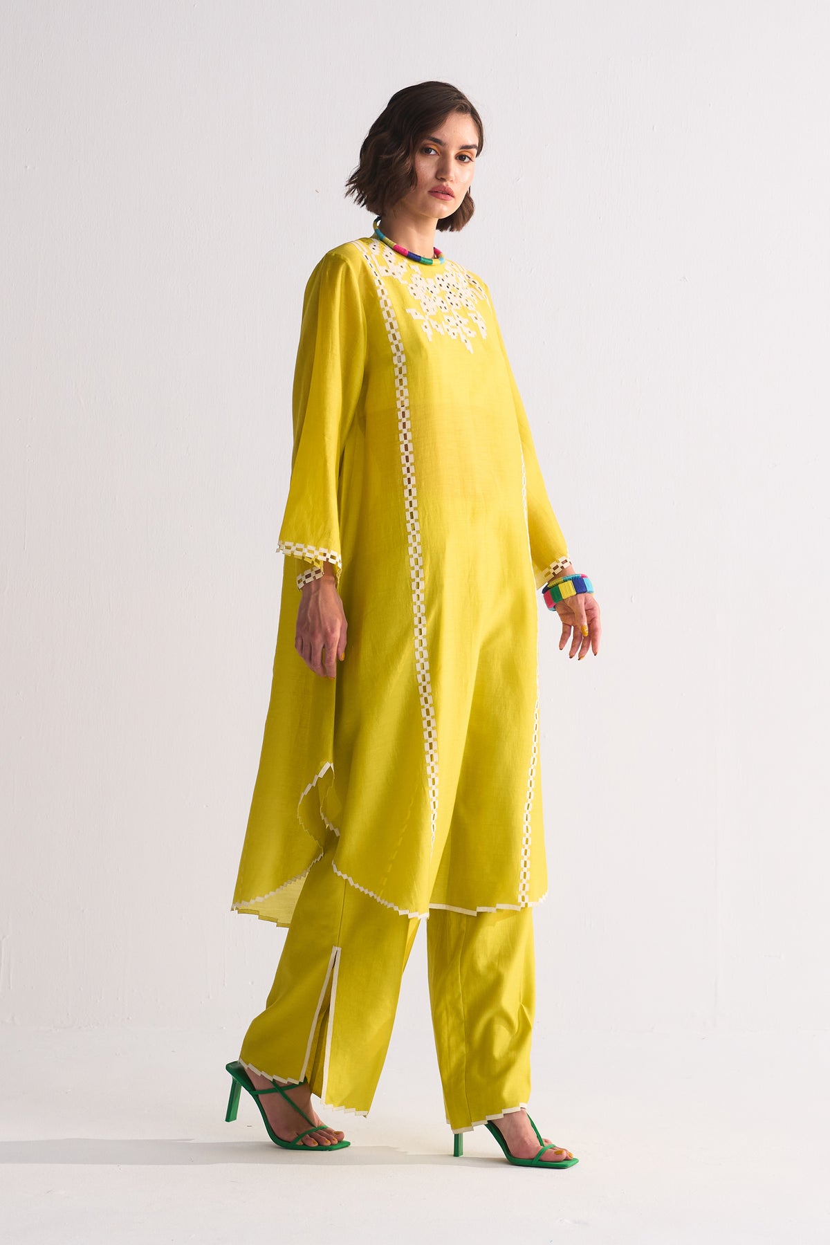 FLORAL NECK APPLIQUE' AND CUTWORK KAMEEZ