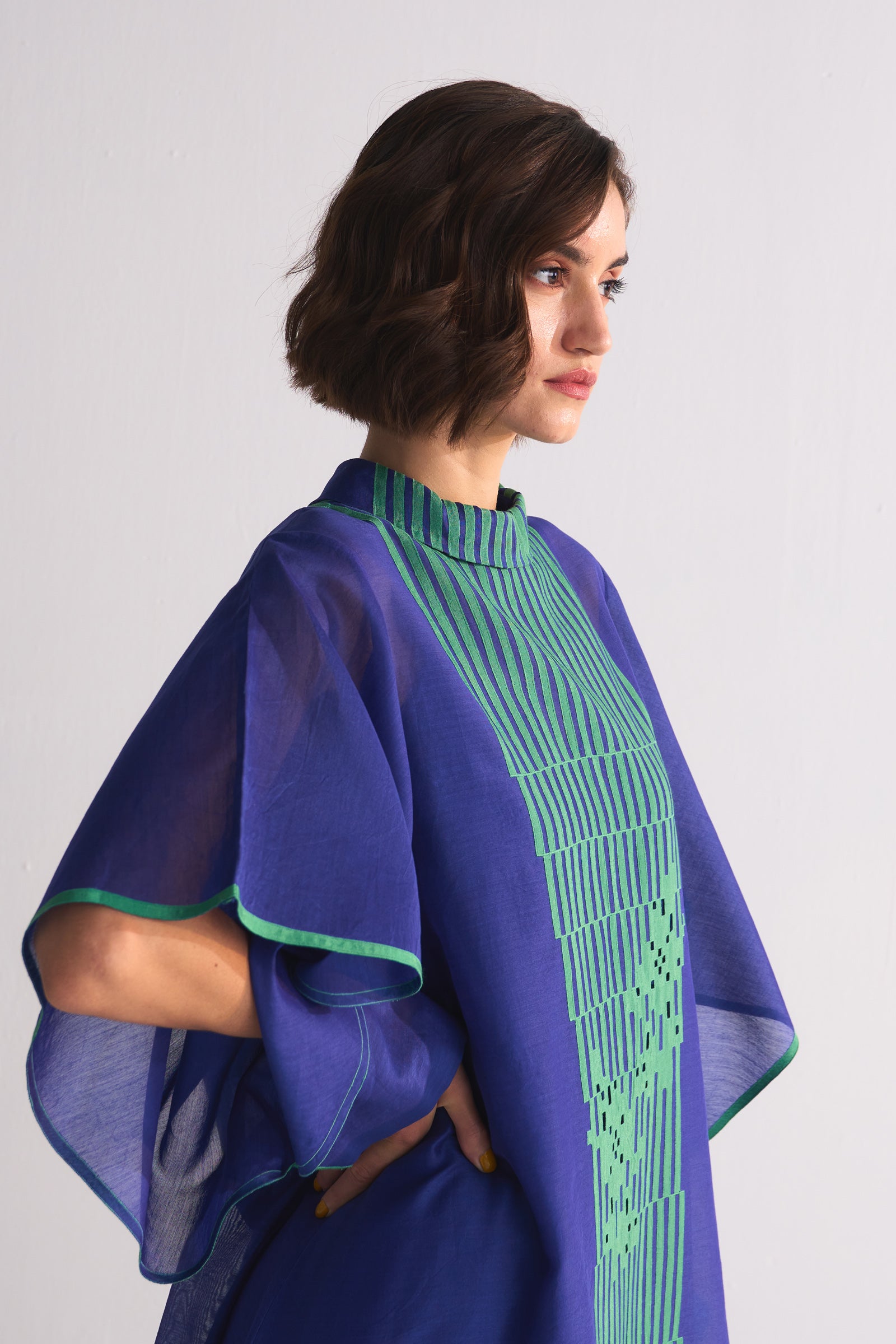 REVERSE COLLAR APPLIQUE' DRESS