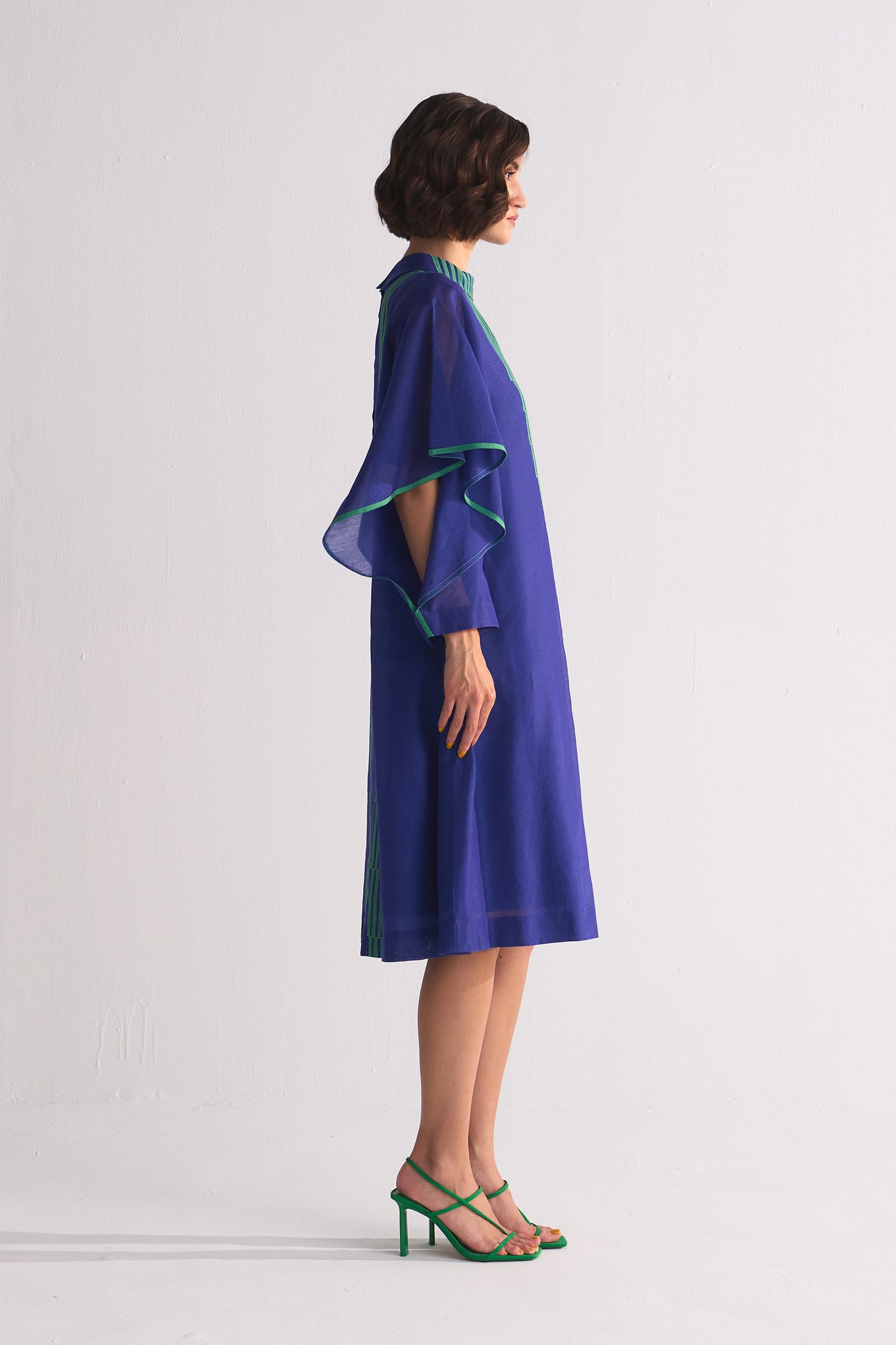 REVERSE COLLAR APPLIQUE' DRESS