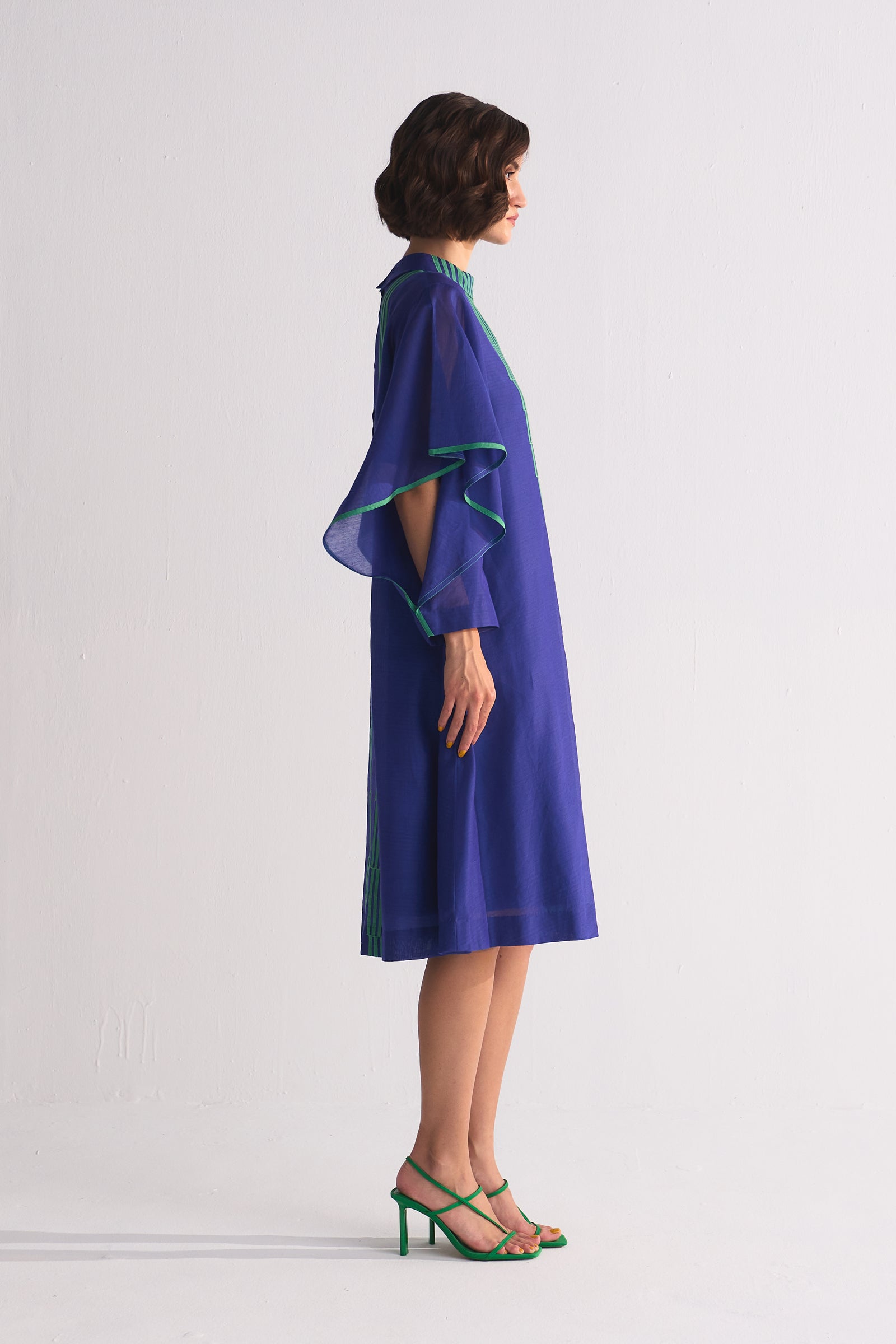 REVERSE COLLAR APPLIQUE' DRESS