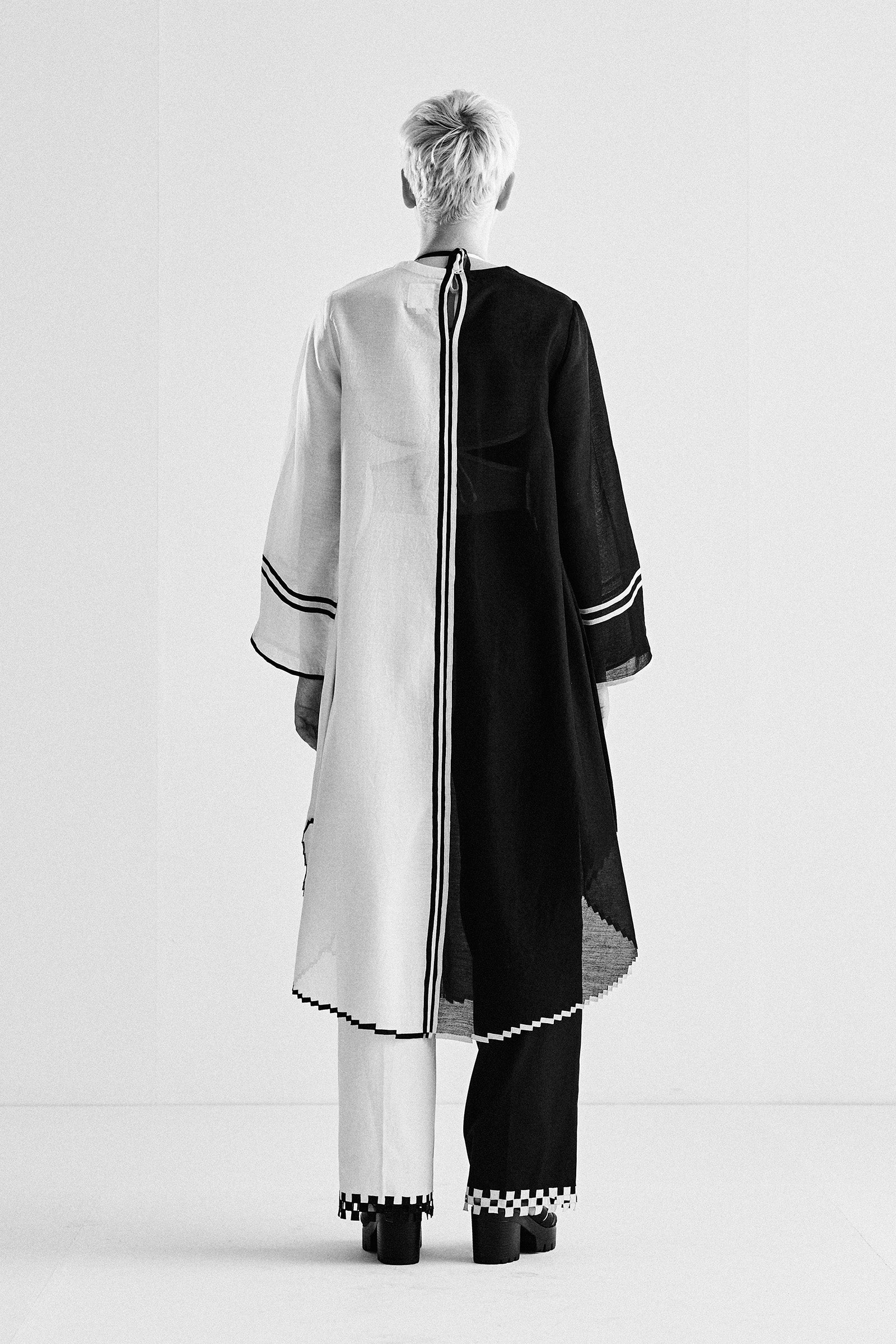 COLOUR BLOCKED APPLIQUE' AND CUTWORK KAMEEZ