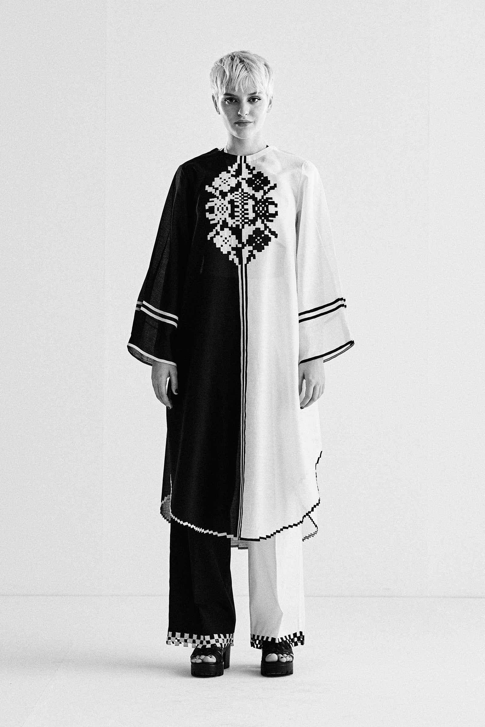 COLOUR BLOCKED APPLIQUE' AND CUTWORK KAMEEZ