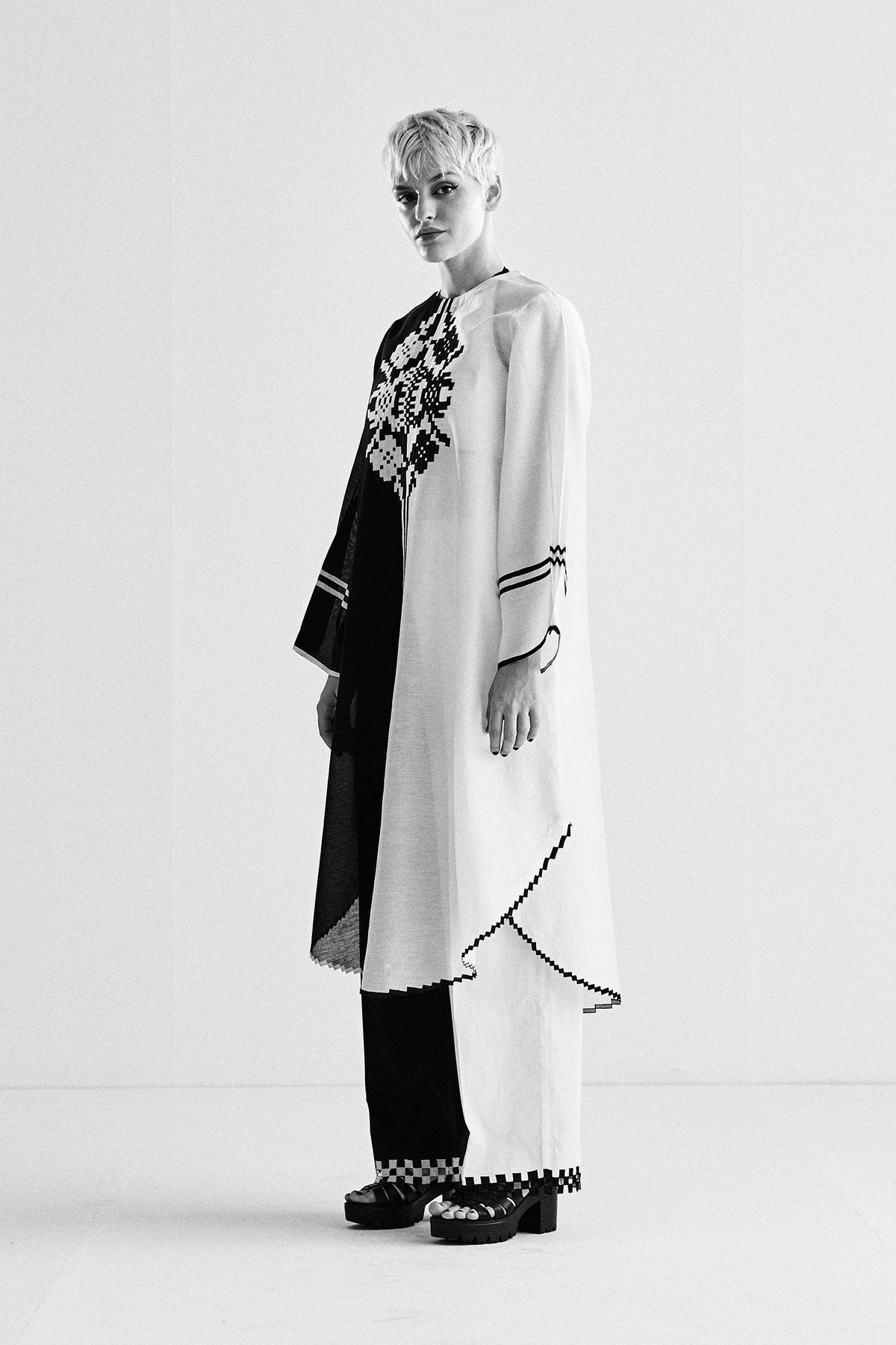 COLOUR BLOCKED APPLIQUE' AND CUTWORK KAMEEZ