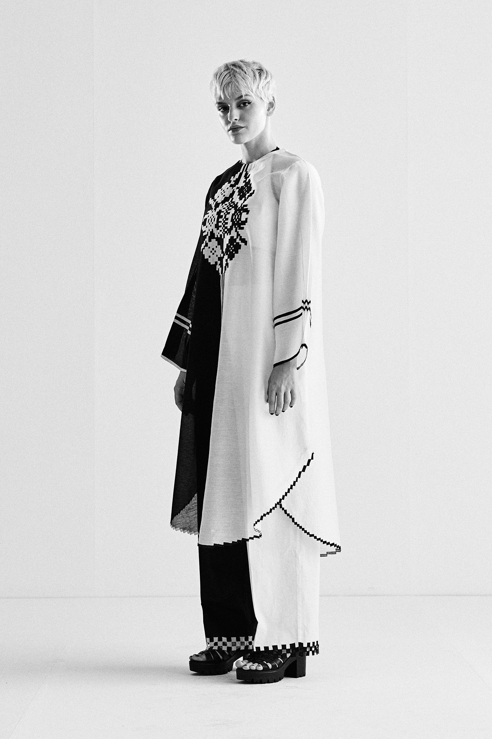 COLOUR BLOCKED APPLIQUE' AND CUTWORK KAMEEZ