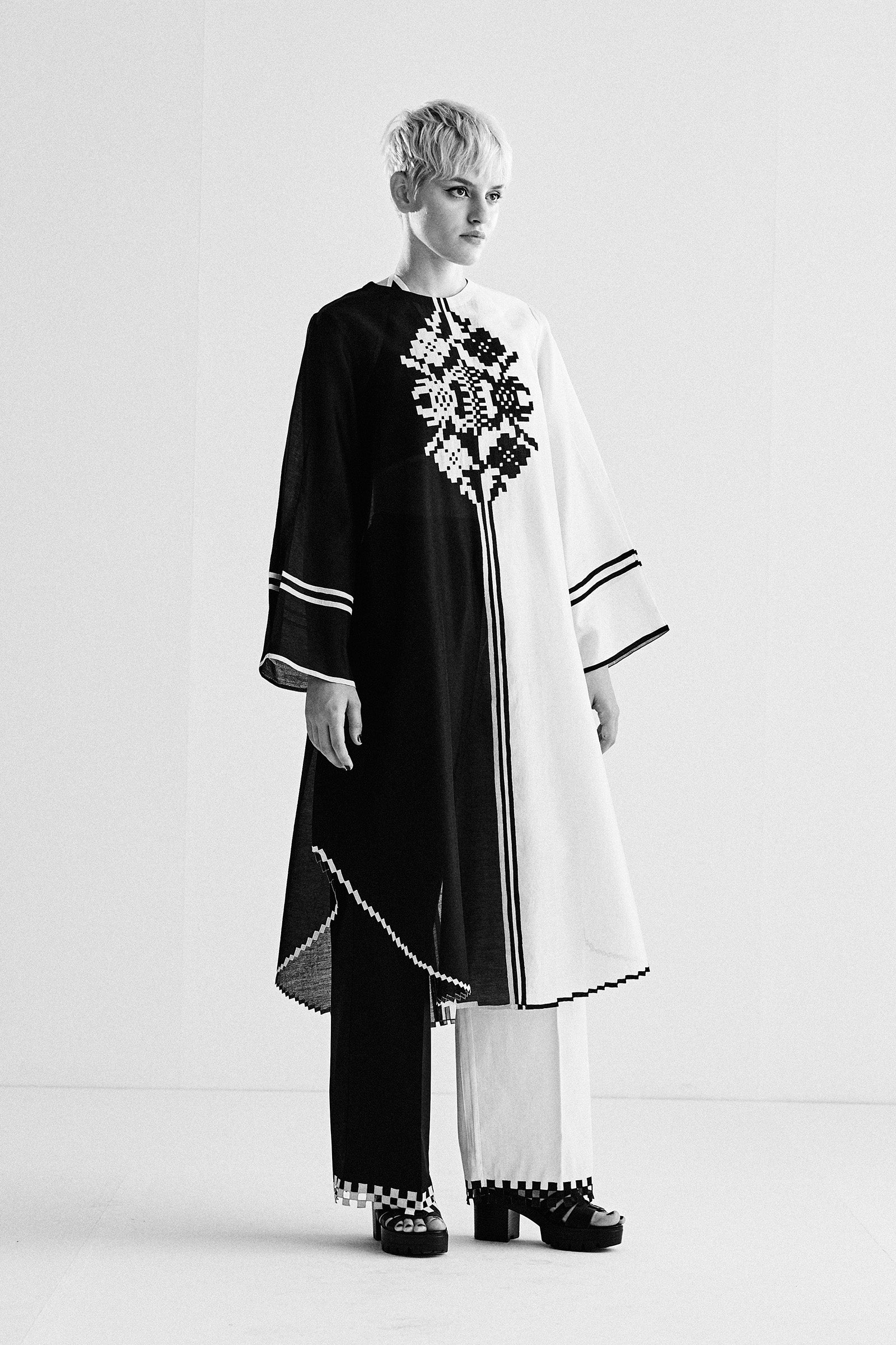 COLOUR BLOCKED APPLIQUE' AND CUTWORK KAMEEZ