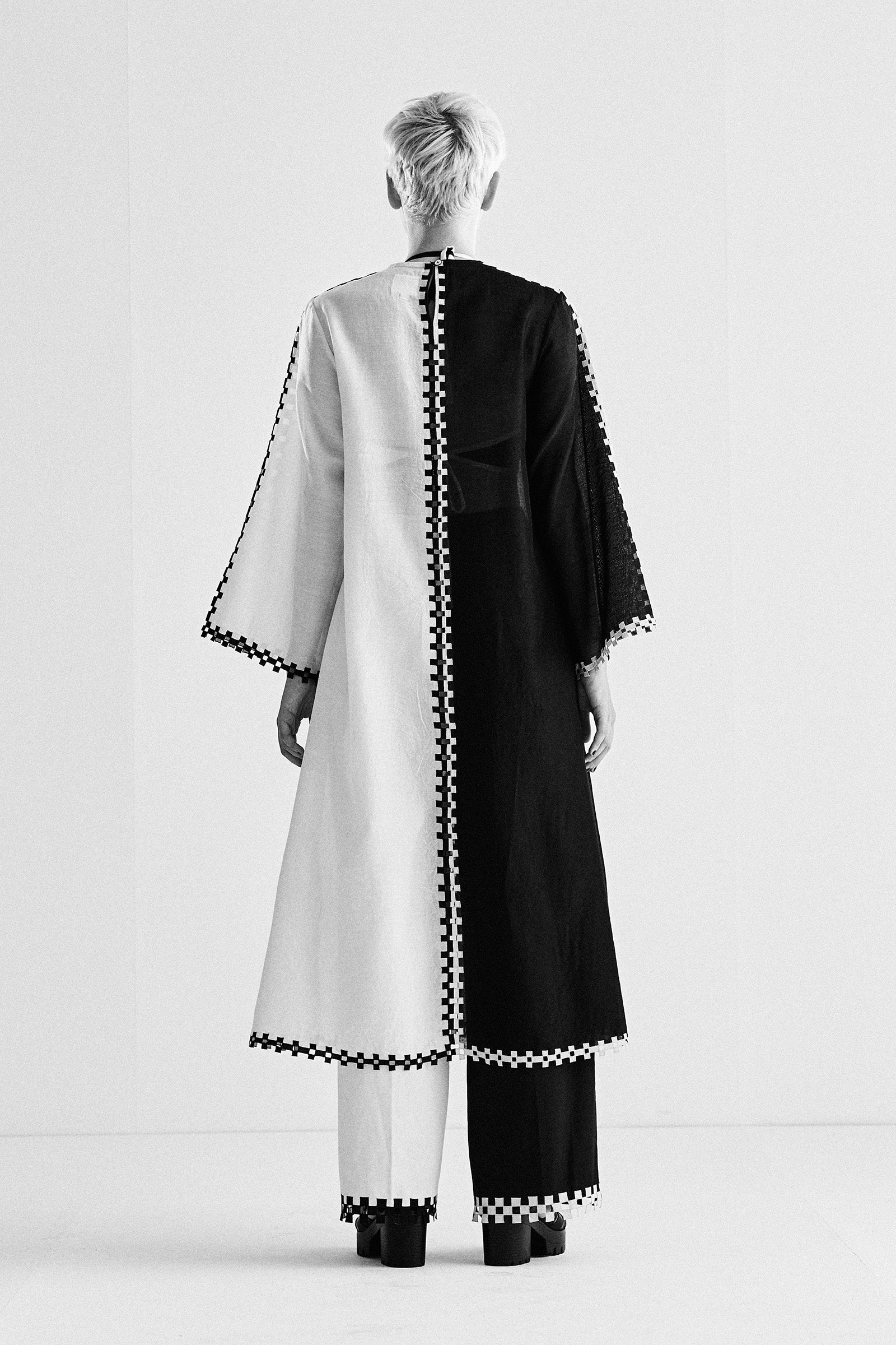 COLOUR BLOCKED APPLIQUE' AND CUTWORK CIRCULAR KAMEEZ