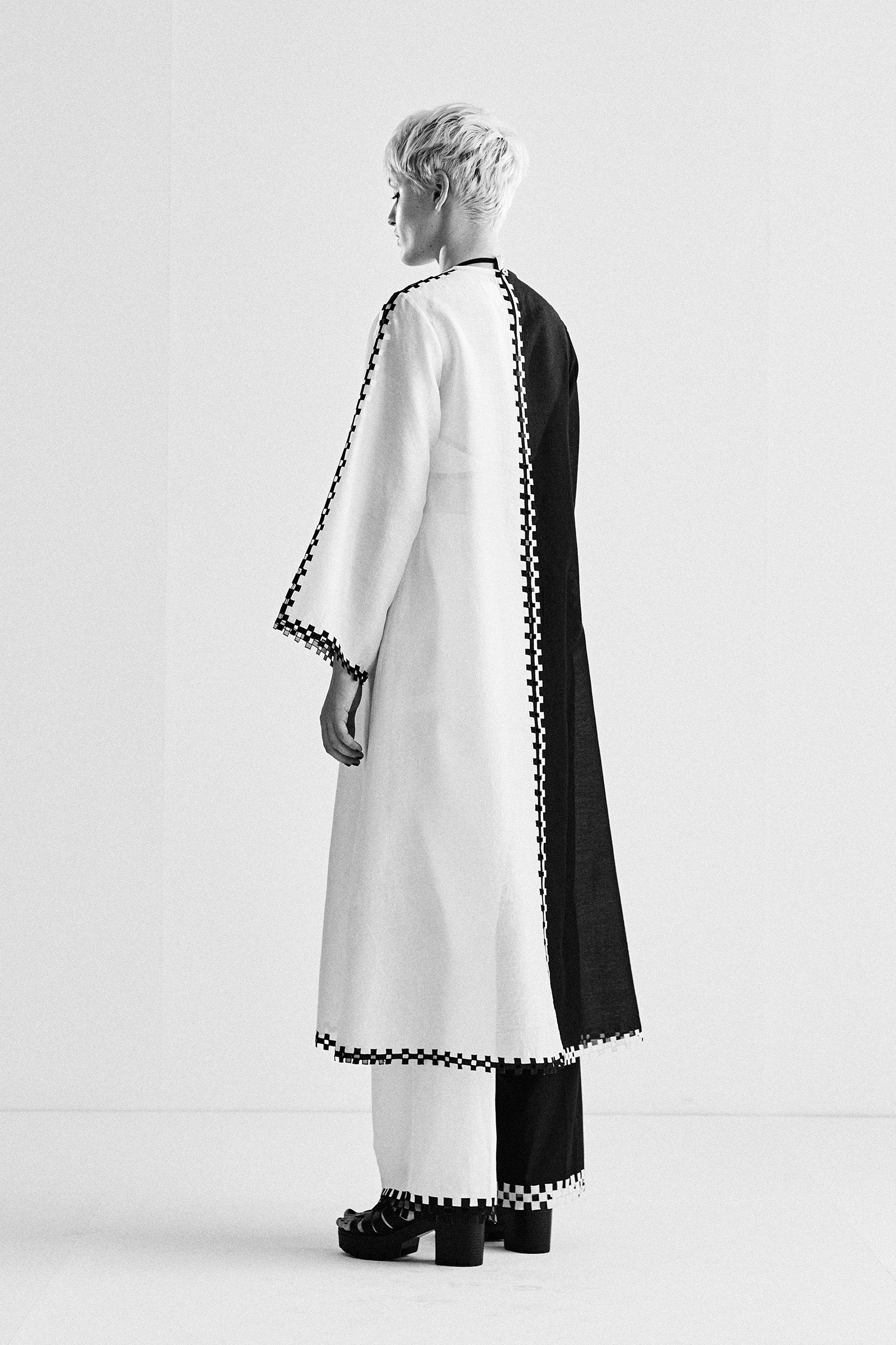 COLOUR BLOCKED APPLIQUE' AND CUTWORK CIRCULAR KAMEEZ