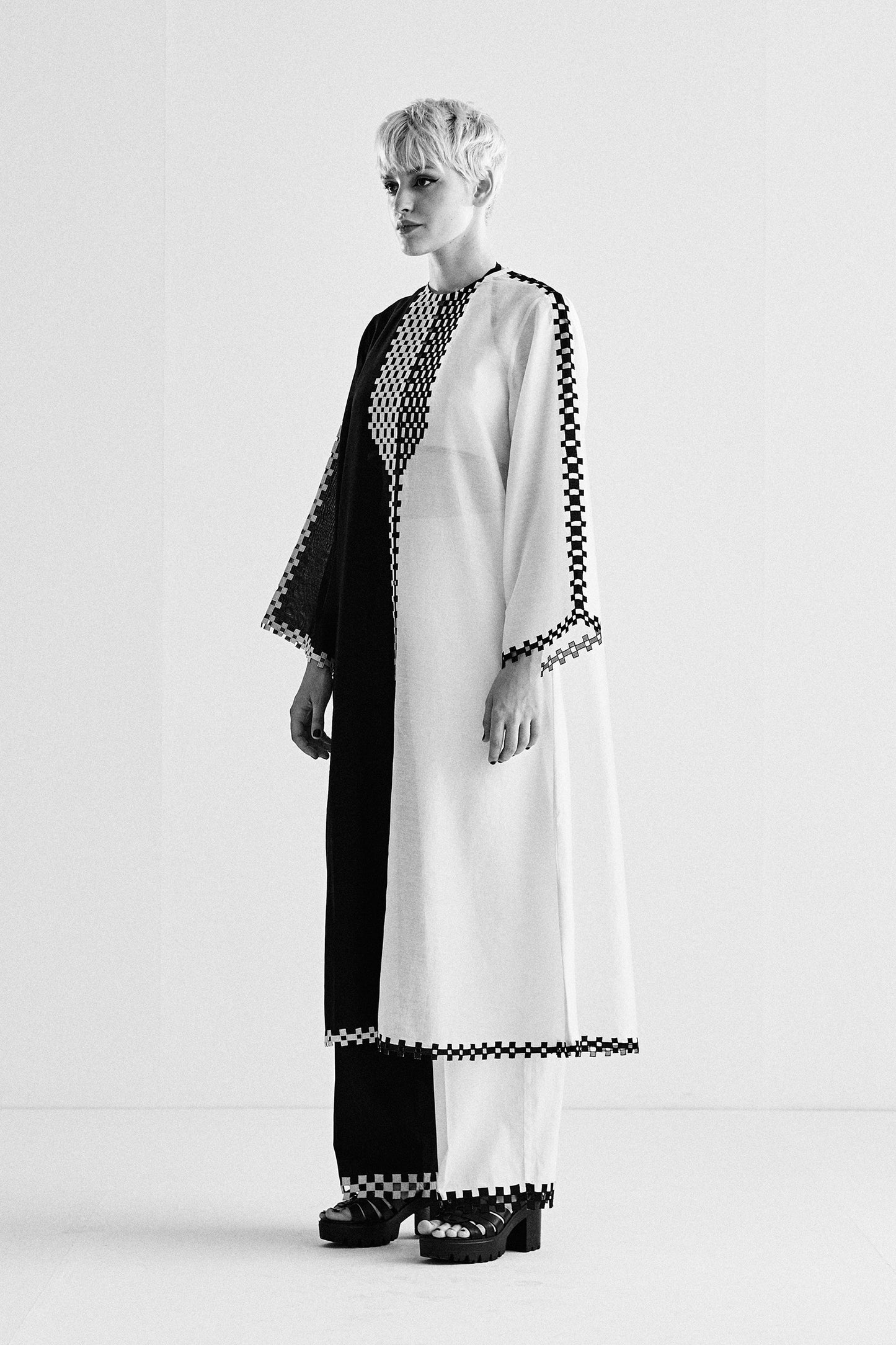 COLOUR BLOCKED APPLIQUE' AND CUTWORK CIRCULAR KAMEEZ