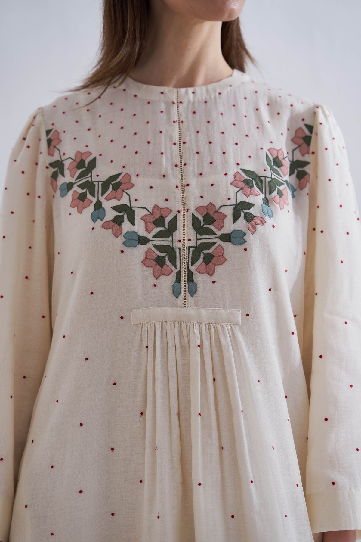 CENTER SLASH GATHER DRESS