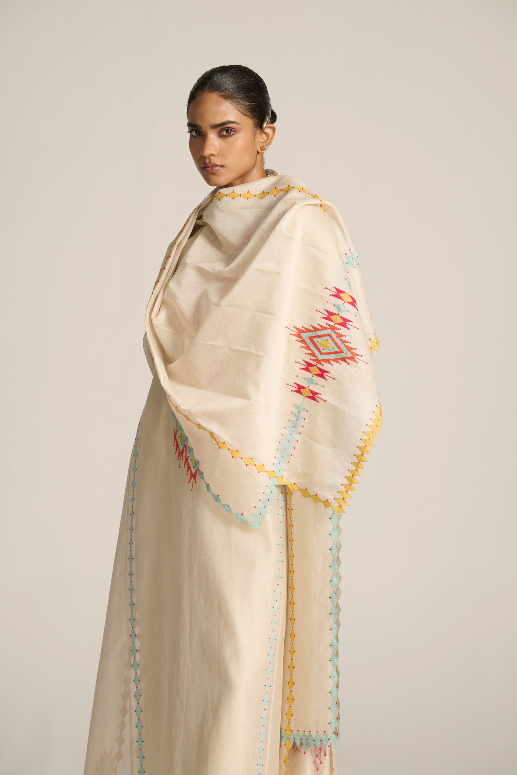 APPLIQUE' AND CUTWORK DUPATTA