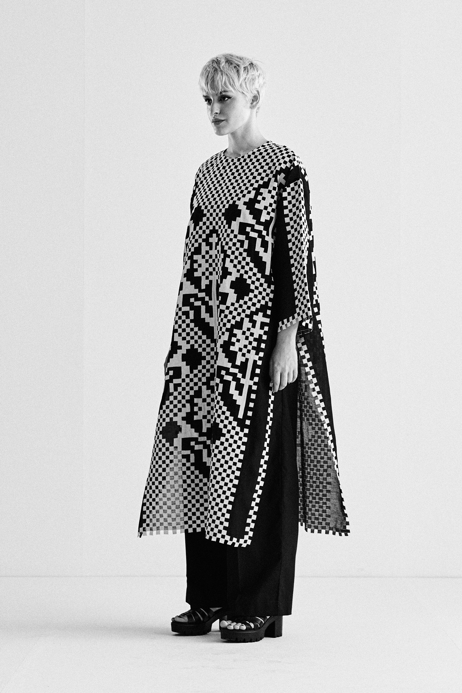 CROSS ARTWORK APPLIQUE' AND CUTWORK KAMEEZ