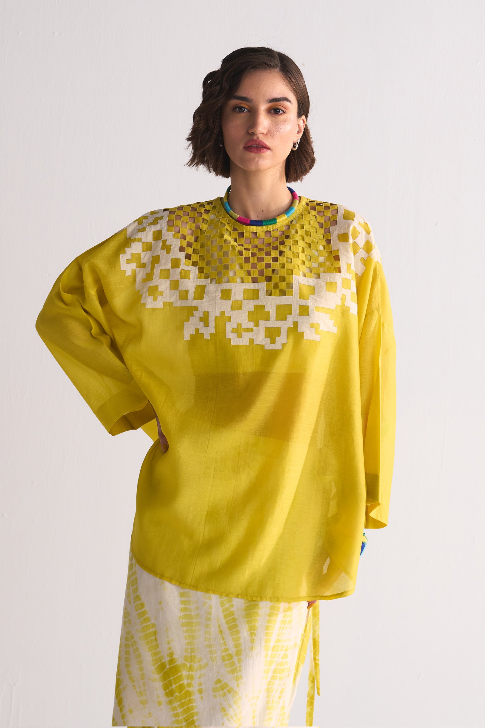 DROP SHOULDER SHIRT WITH NECK APPLIQUE'