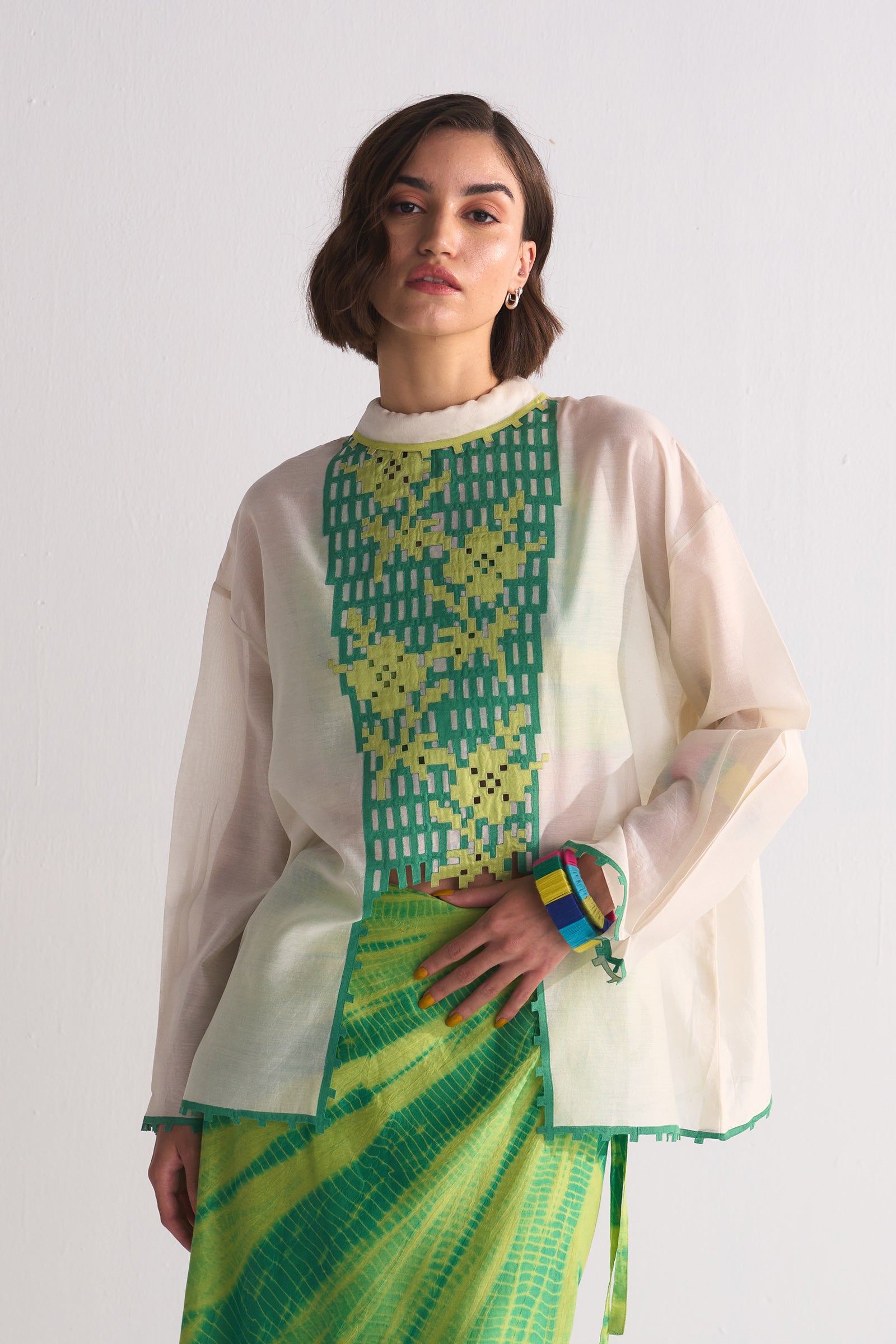 YOKE CUTWORK REVERSE COLLAR SHIRT