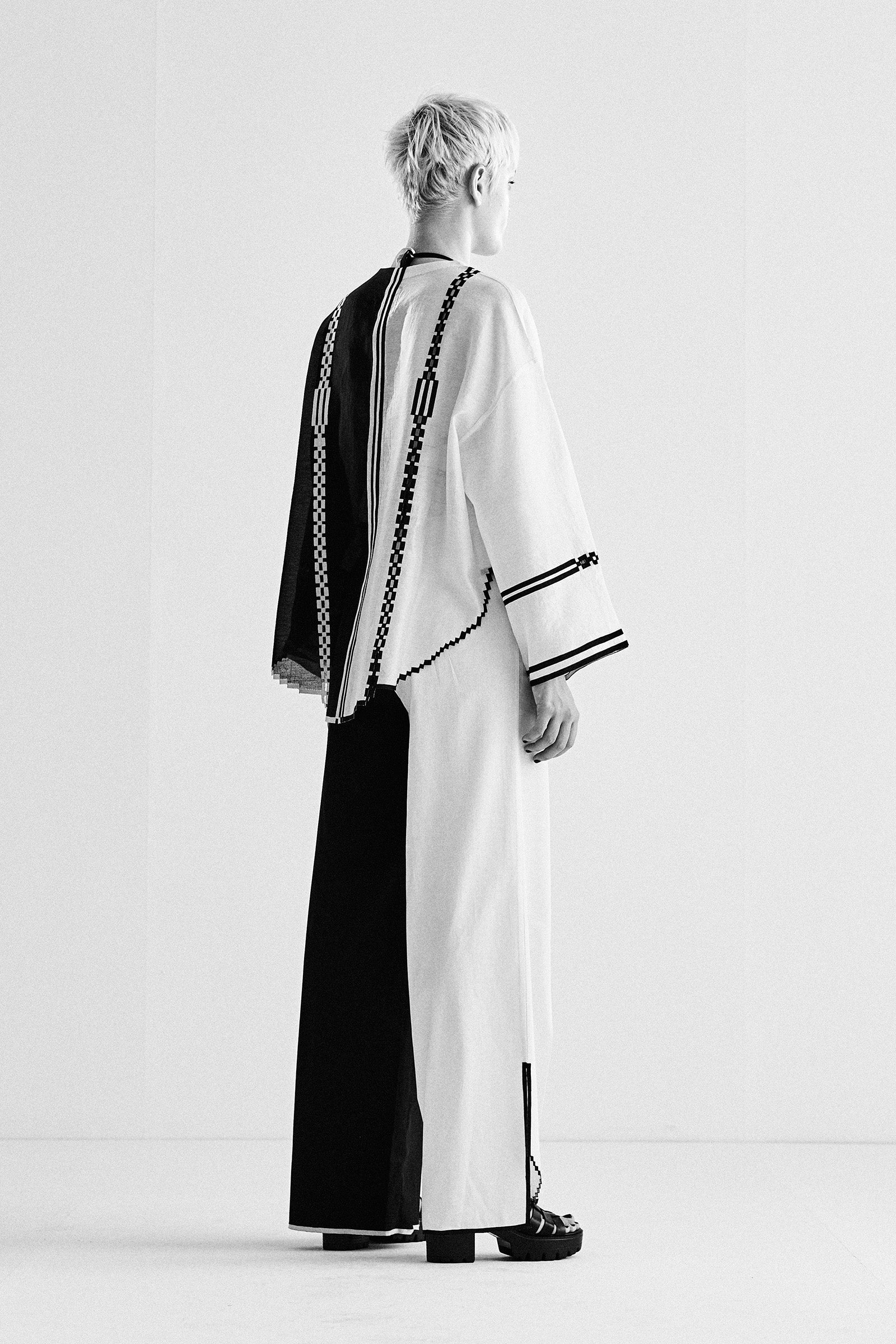 ROUND HEM COLOUR BLOCKED APPLIQUE' AND CUTWORK SHIRT