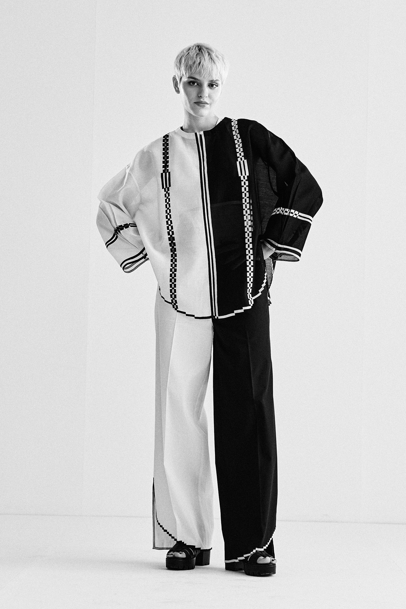 ROUND HEM COLOUR BLOCKED APPLIQUE' AND CUTWORK SHIRT