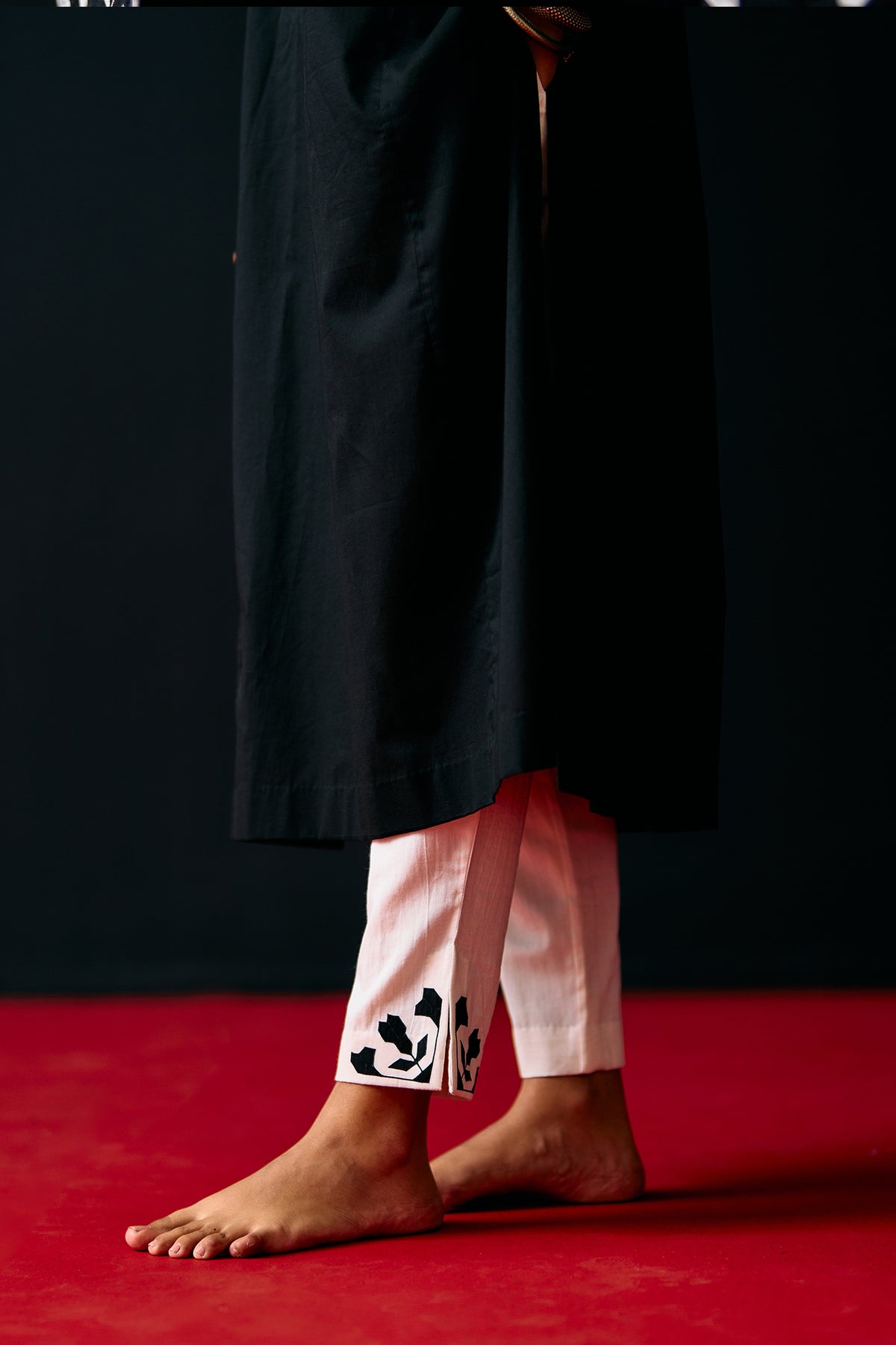FLORAL APPLIQUE' PANTS