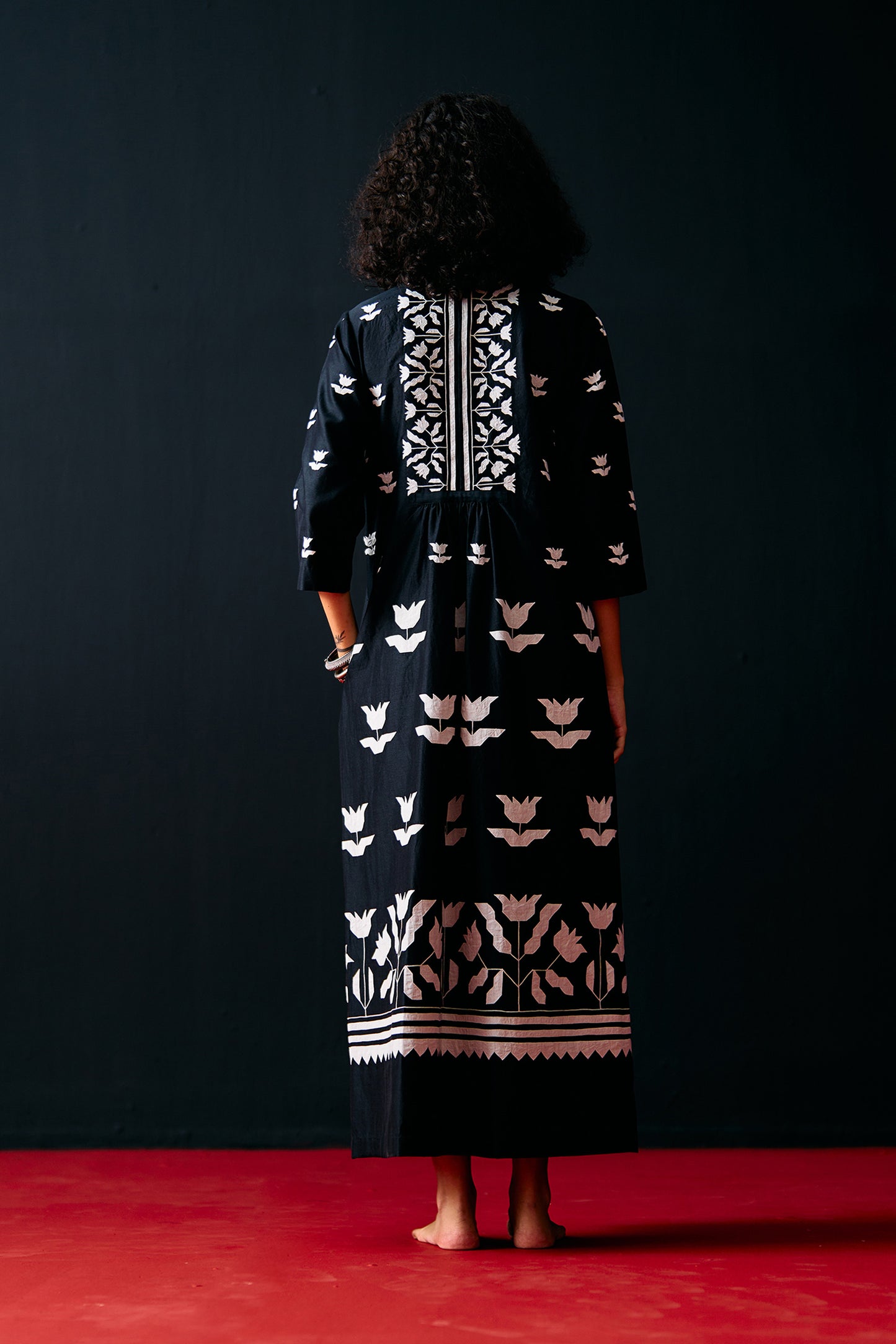 BLACK CENTRE GATHER APPLIQUE' DRESS