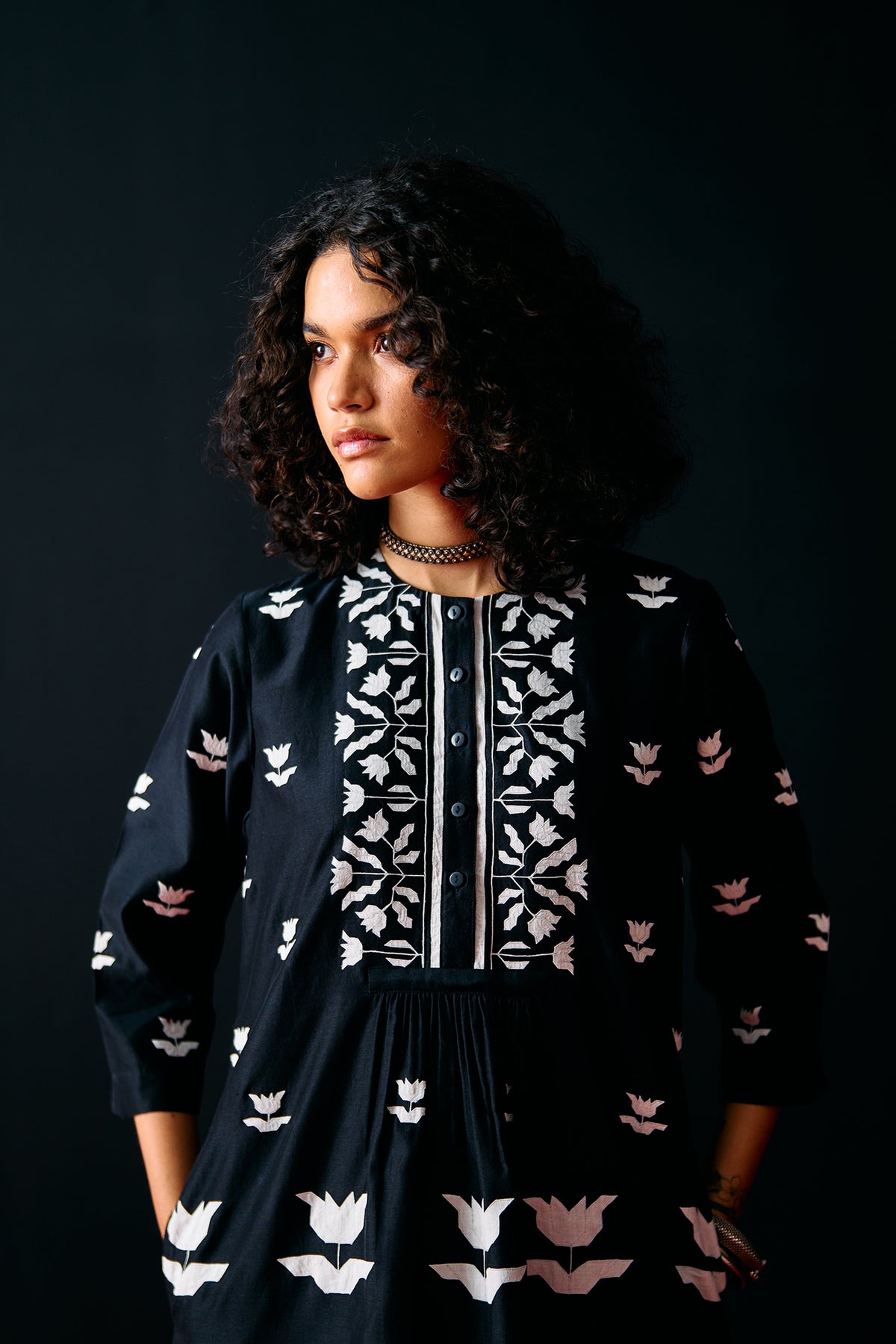 BLACK CENTRE GATHER APPLIQUE' DRESS