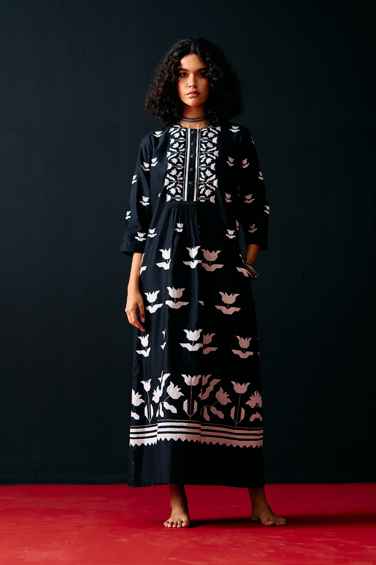 BLACK CENTRE GATHER APPLIQUE' DRESS
