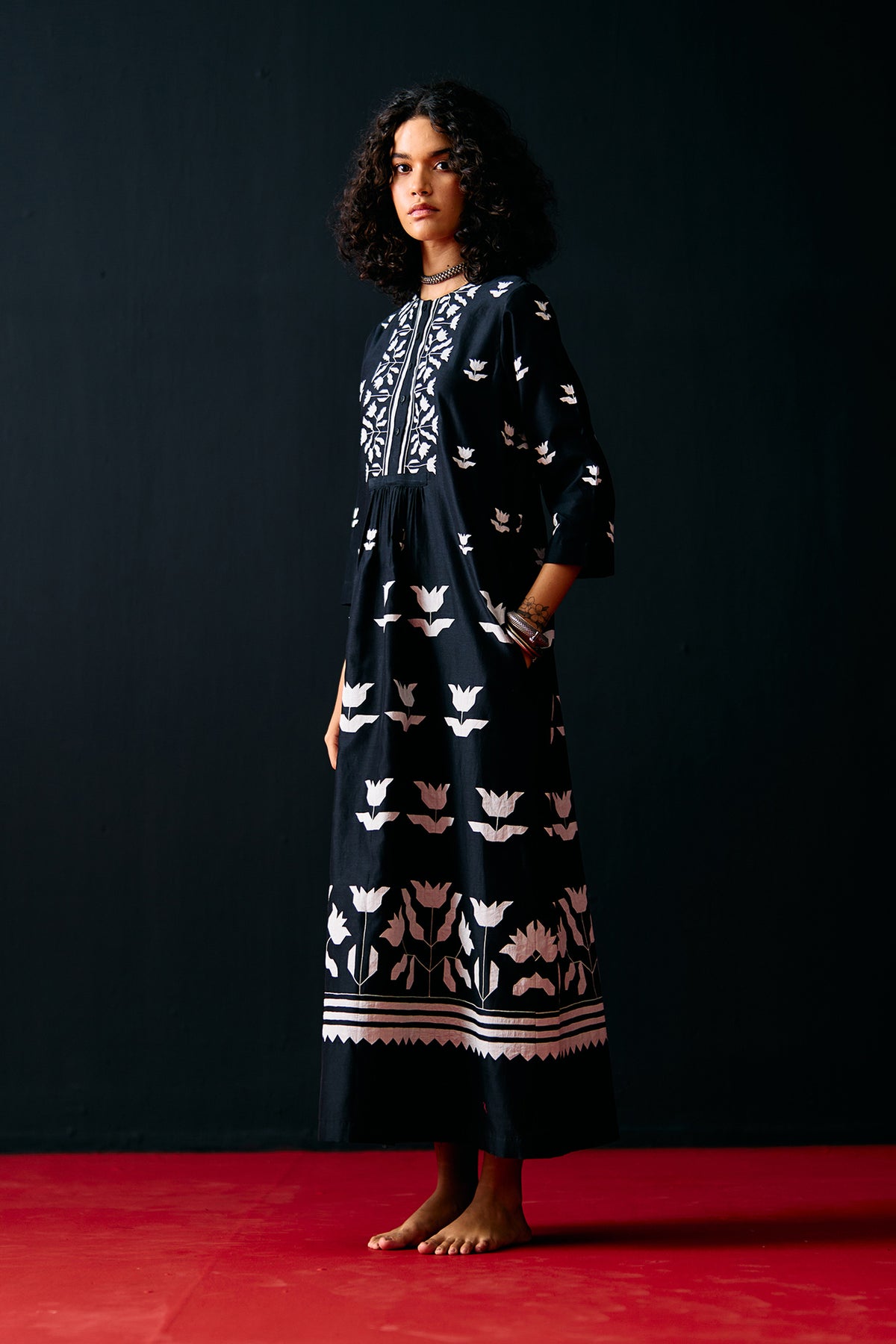 BLACK CENTRE GATHER APPLIQUE' DRESS