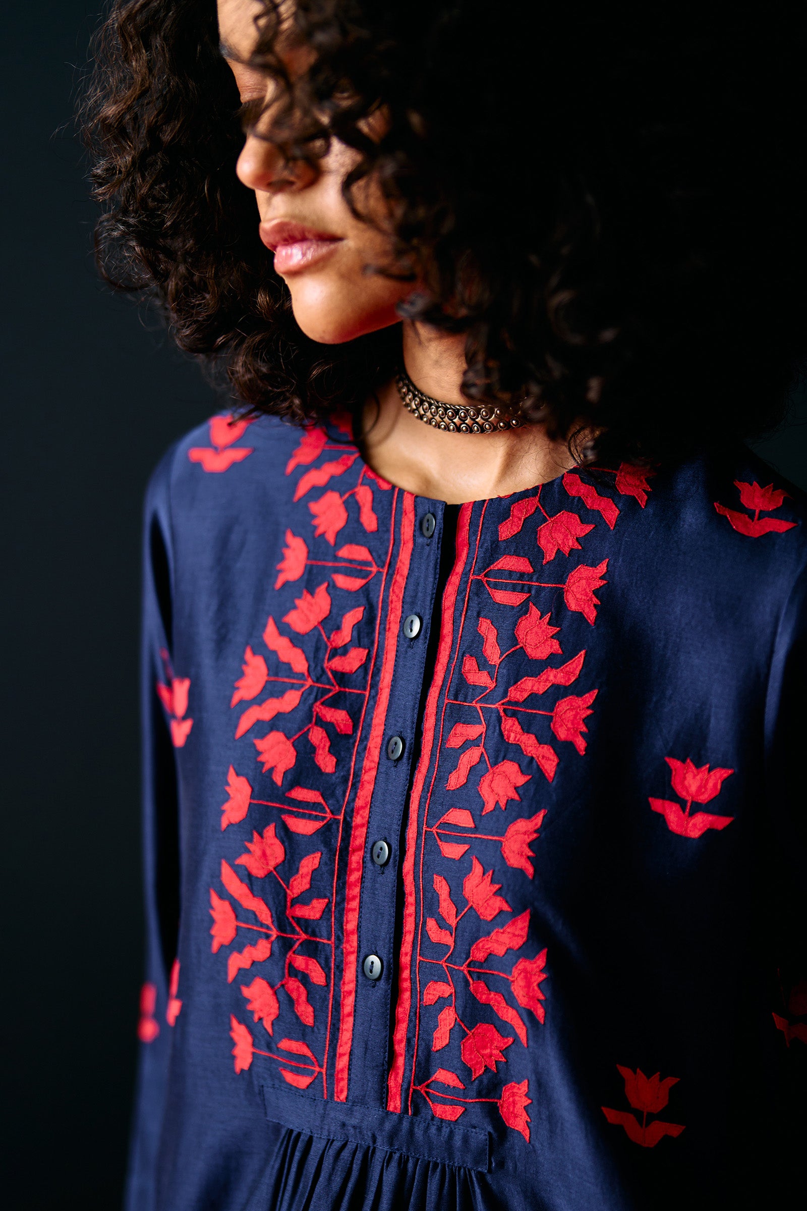 NAVY CENTRE GATHER APPLIQUE' DRESS