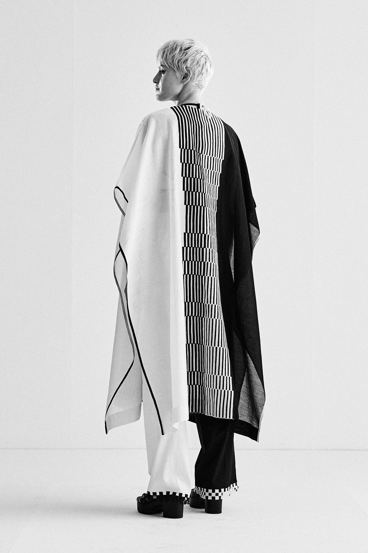 COLOUR BLOCKED APPLIQUE' KAFTAN