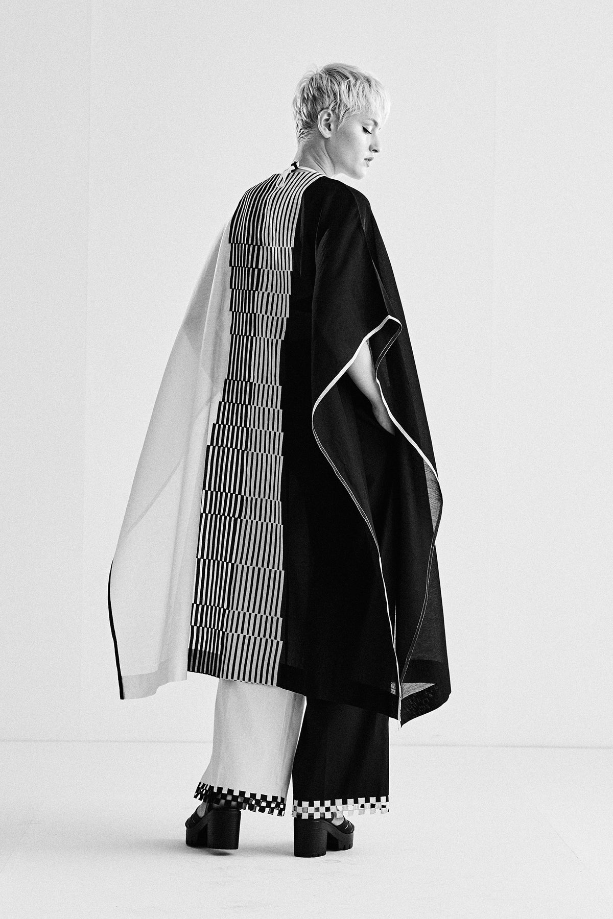 COLOUR BLOCKED APPLIQUE' KAFTAN