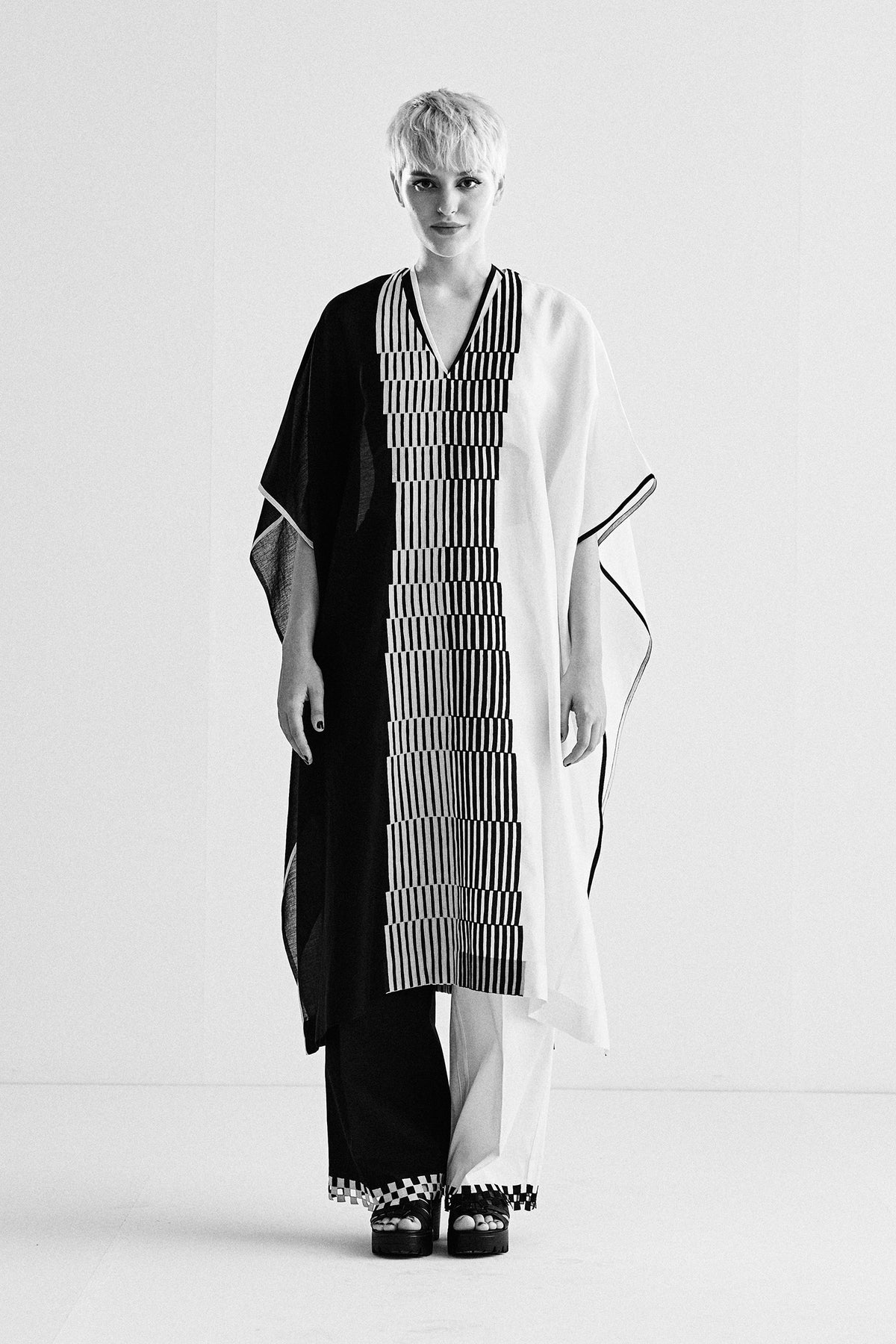 COLOUR BLOCKED APPLIQUE' KAFTAN