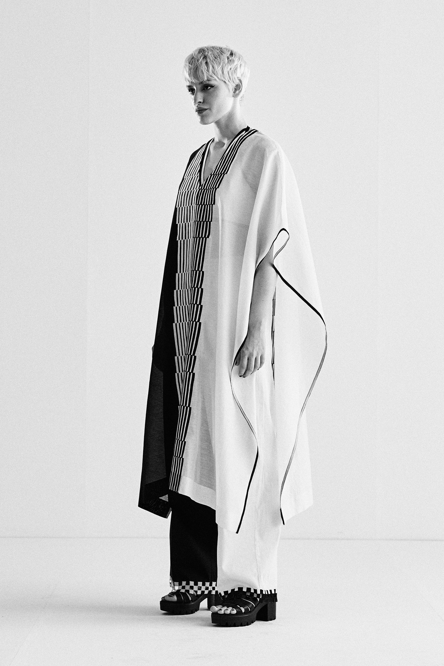 COLOUR BLOCKED APPLIQUE' KAFTAN
