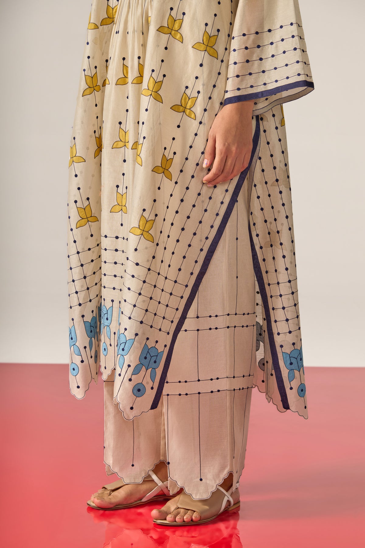 APPLIQUE' AND CUTWORK CENTRE GATHER KAFTAN KAMEEZ