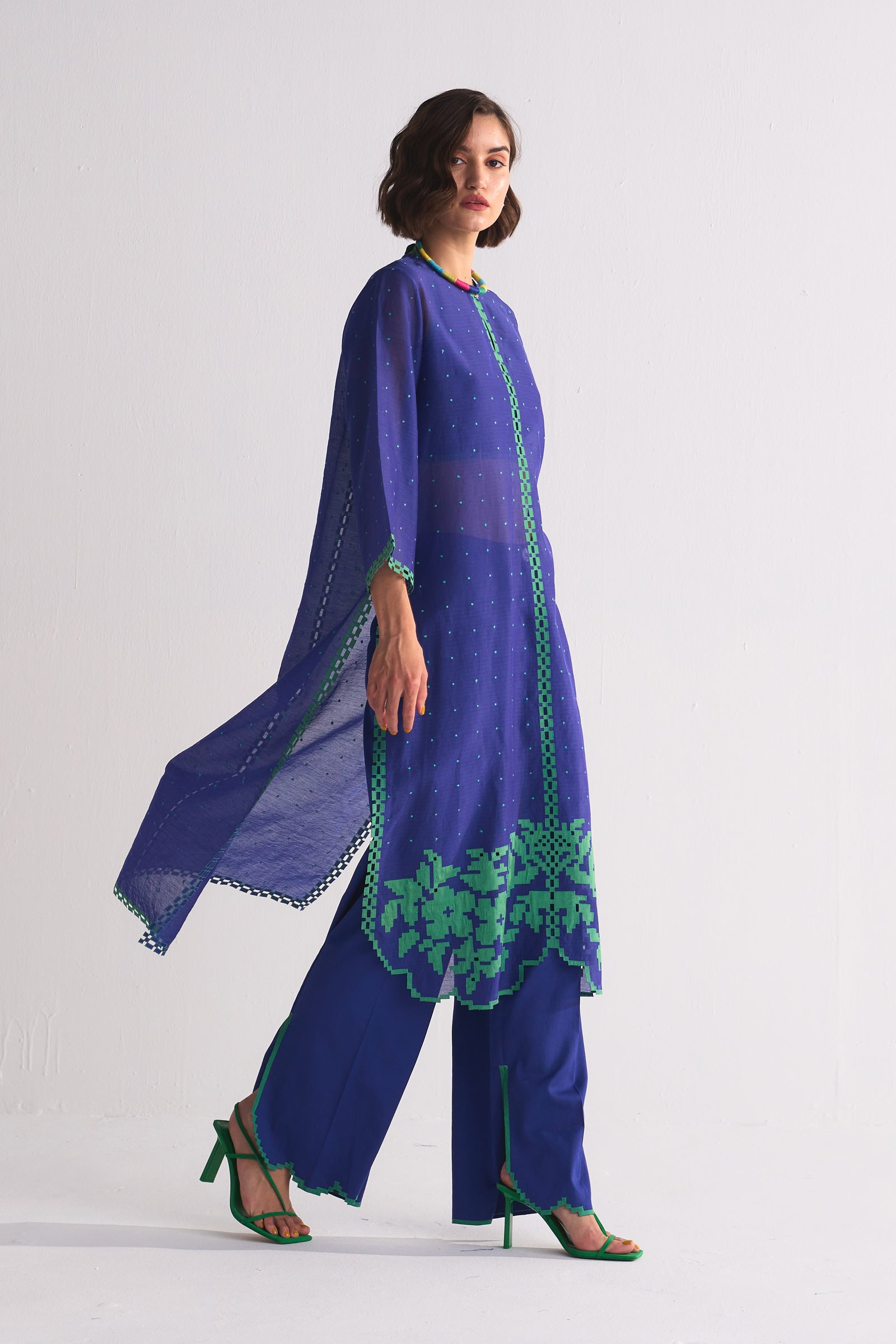 DOT DOT KAMEEZ WITH FLORAL SCALLOP APPLIQUE' AND CUTWORK