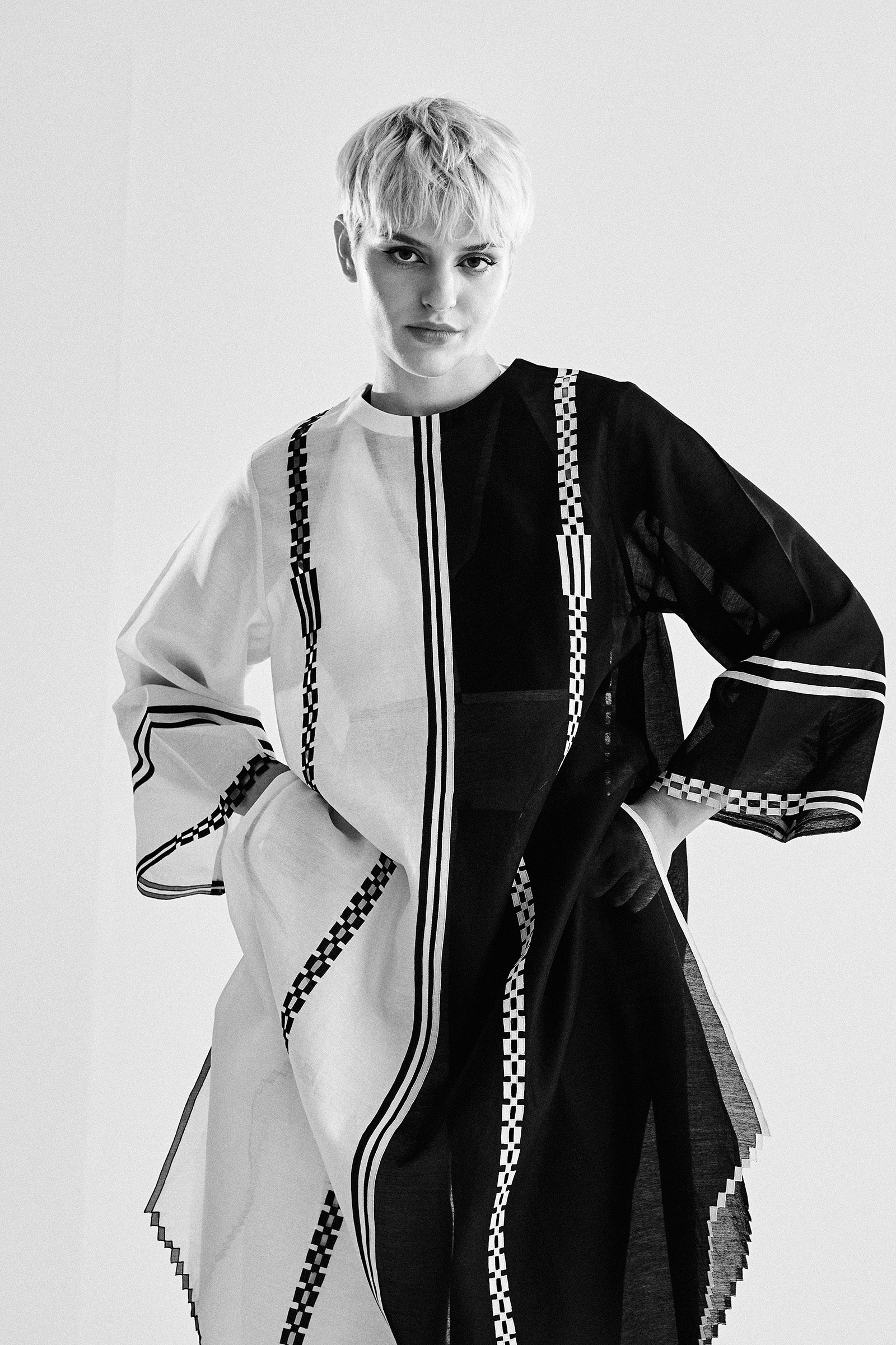 COLOUR BLOCKED APPLIQUE' AND CUTWORK KAMEEZ