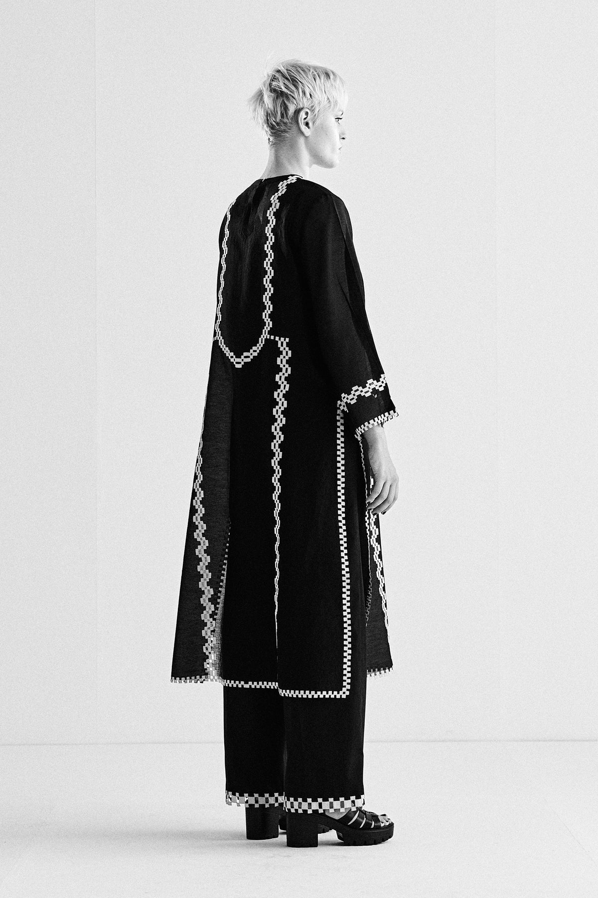 MILD ALINE KAMEEZ WITH APPLIQUE' AND CUTWORK