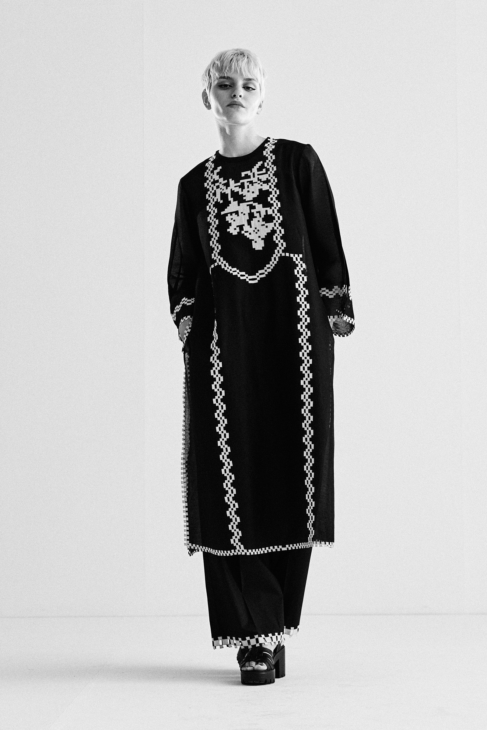 MILD ALINE KAMEEZ WITH APPLIQUE' AND CUTWORK