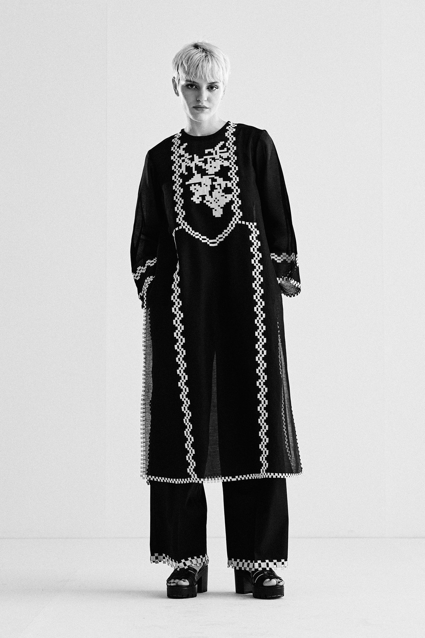 MILD ALINE KAMEEZ WITH APPLIQUE' AND CUTWORK