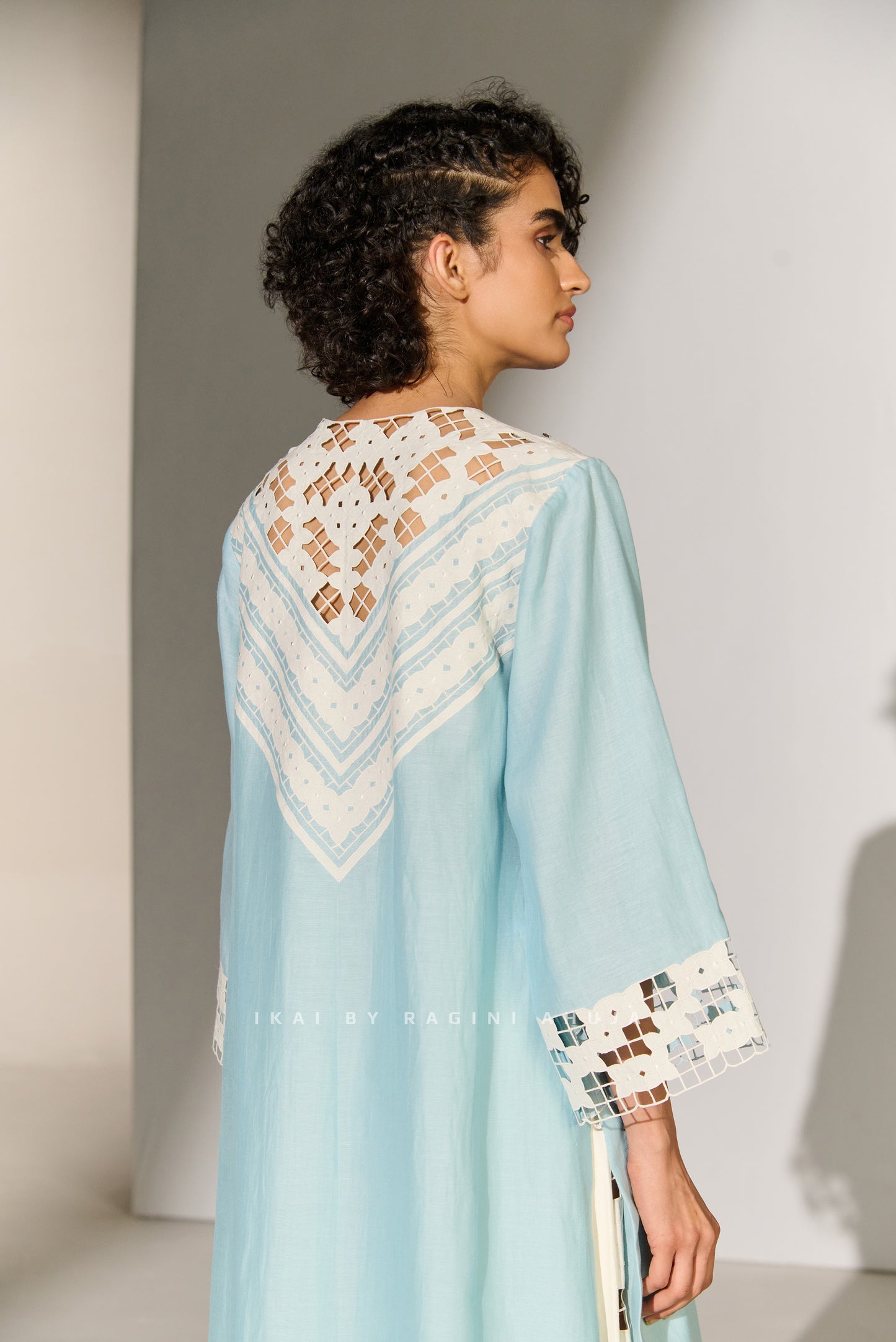 GEOMETRIC FLORAL NECK CUTWORK KAMEEZ SKY