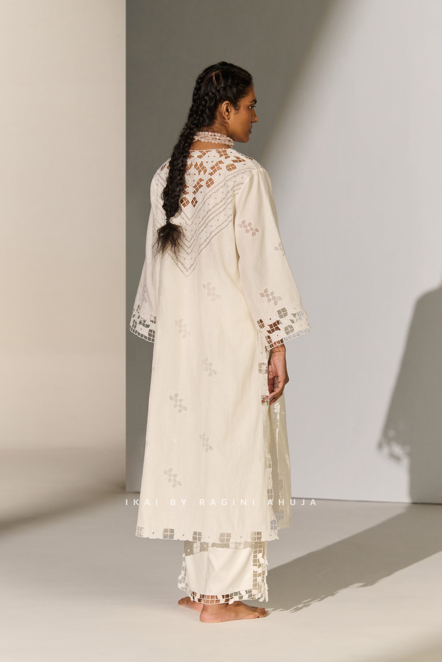GEOMETRIC FLORAL NECK CUTWORK KAMEEZ