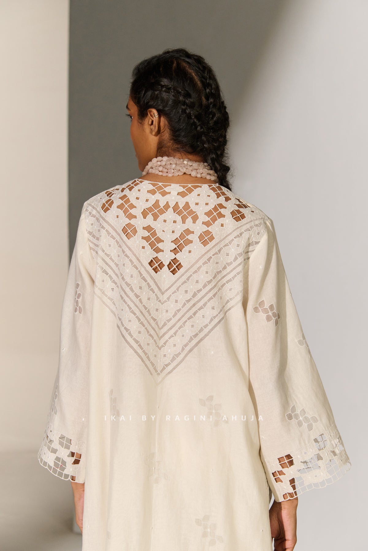 GEOMETRIC FLORAL NECK CUTWORK KAMEEZ