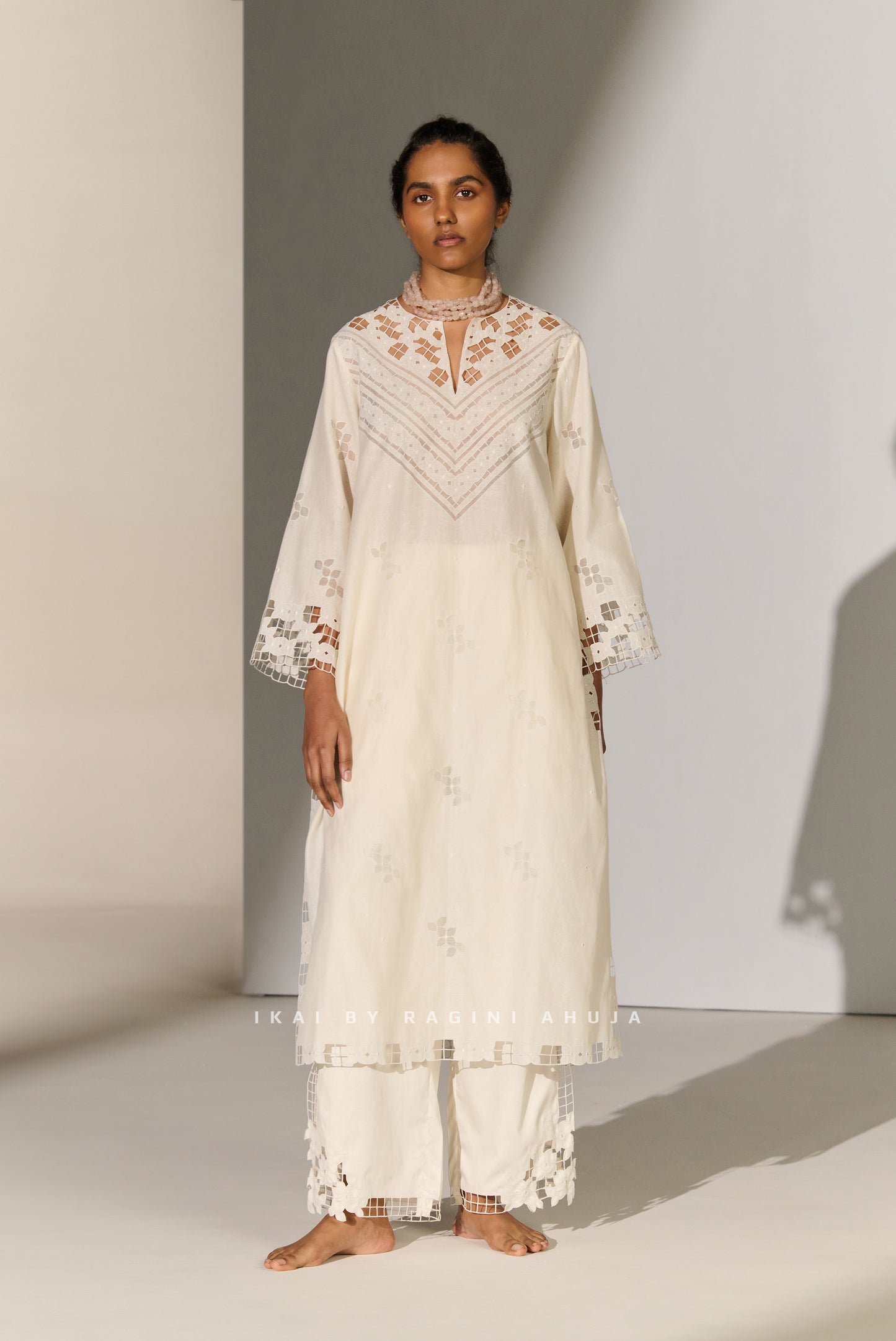 GEOMETRIC FLORAL NECK CUTWORK KAMEEZ