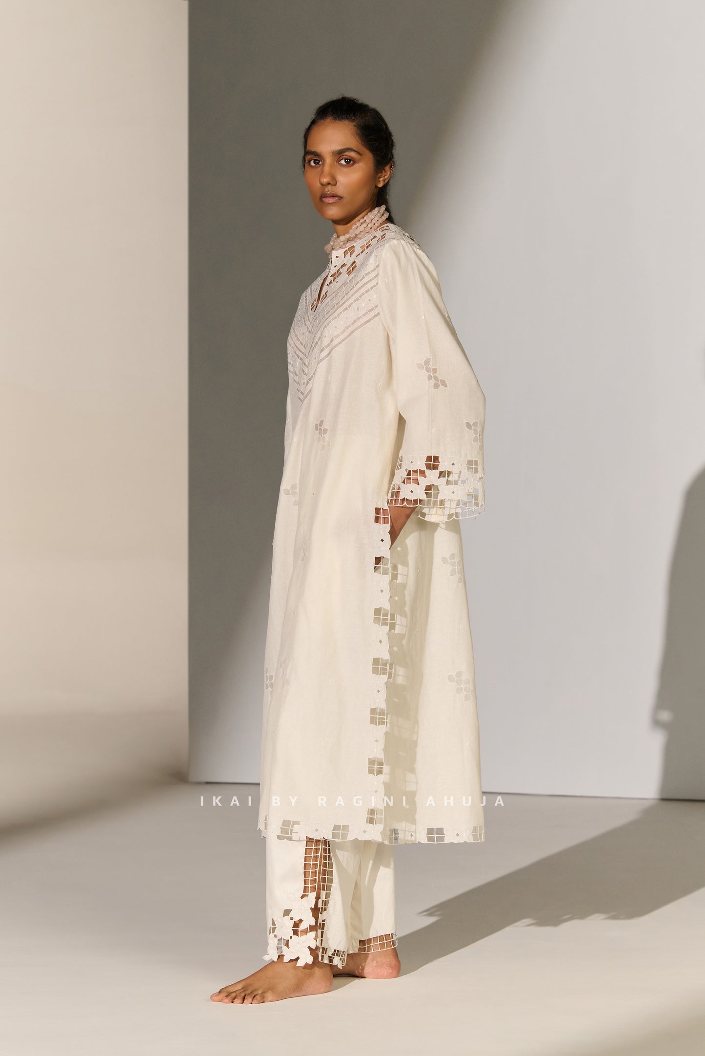GEOMETRIC FLORAL NECK CUTWORK KAMEEZ