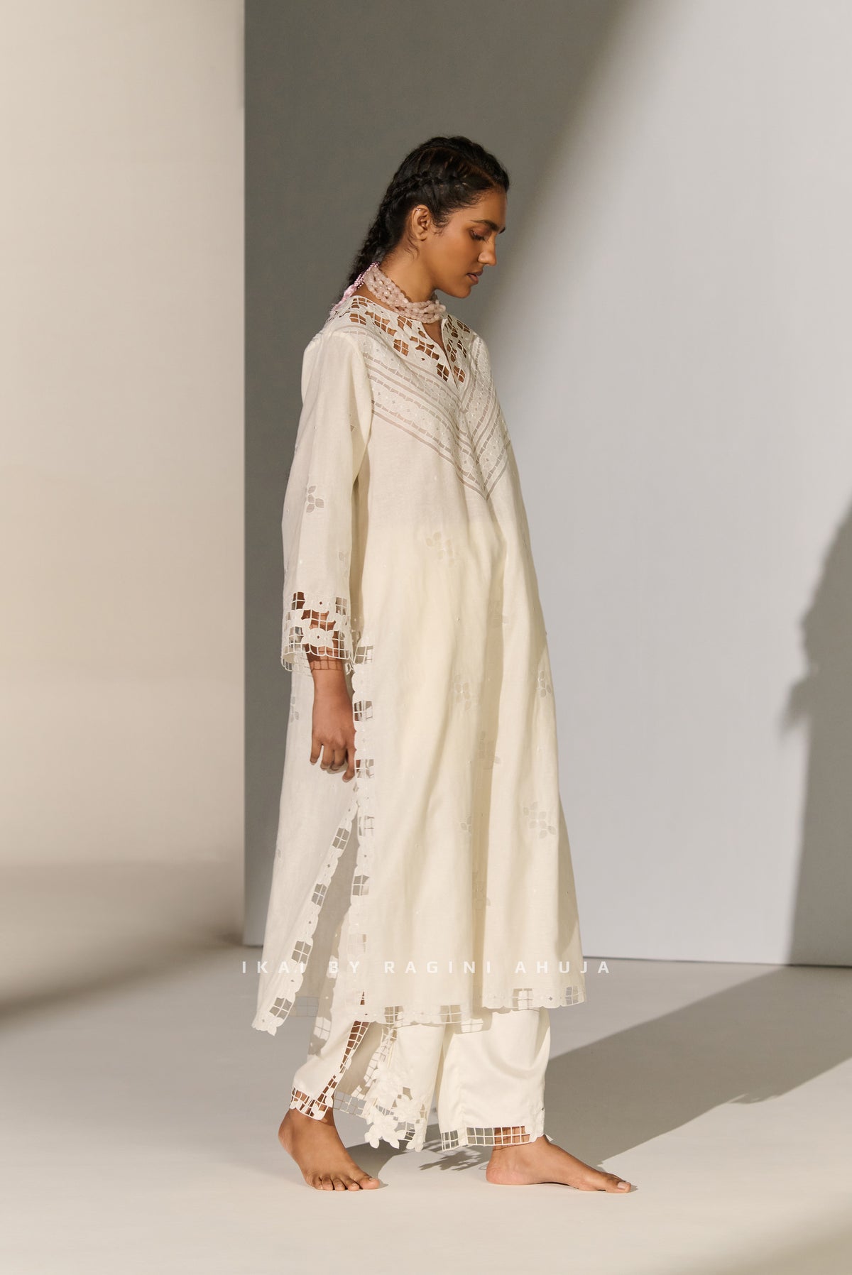 GEOMETRIC FLORAL NECK CUTWORK KAMEEZ