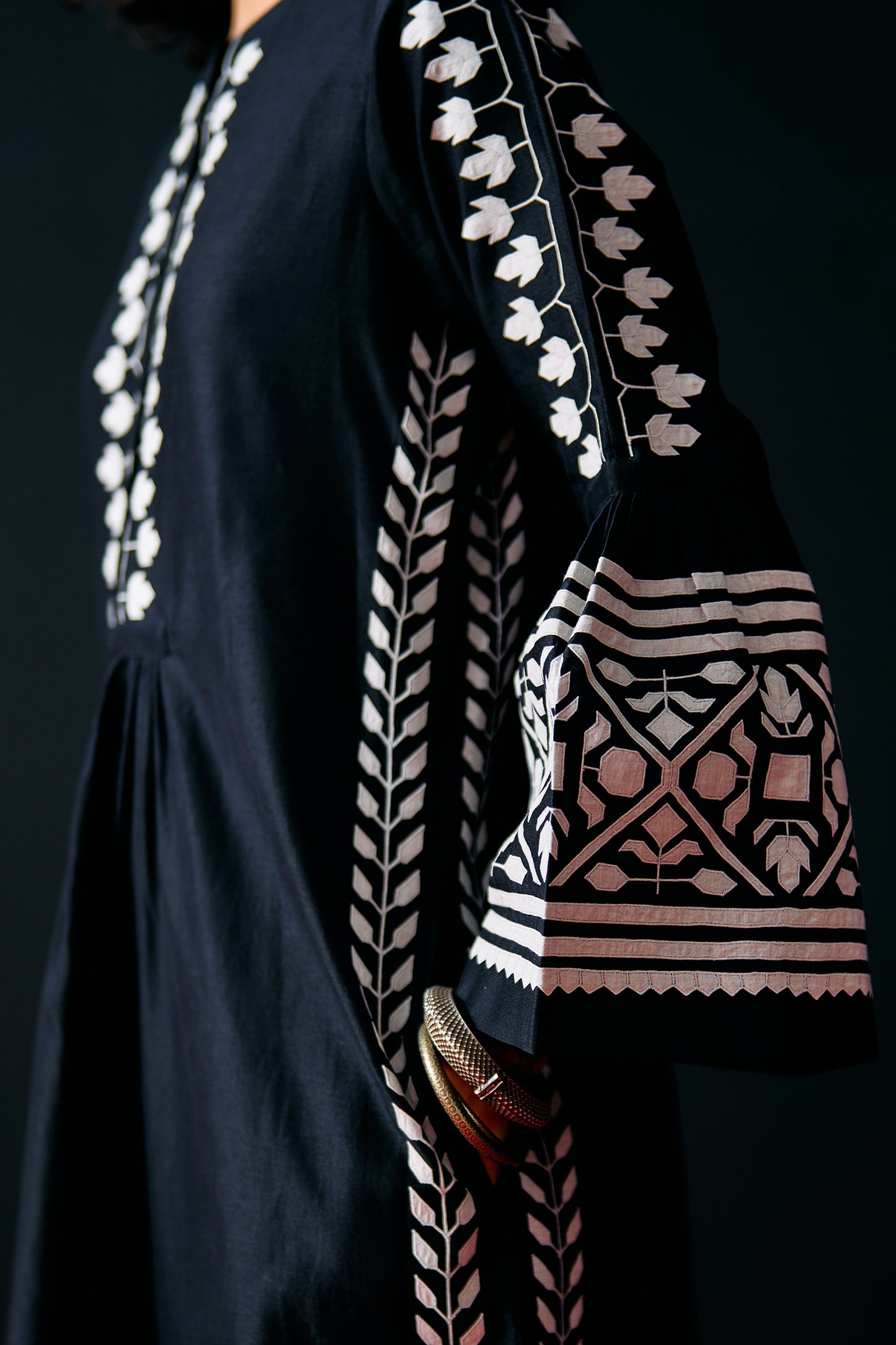 BLACK BELL SLEEVE APPLIQUE' DRESS